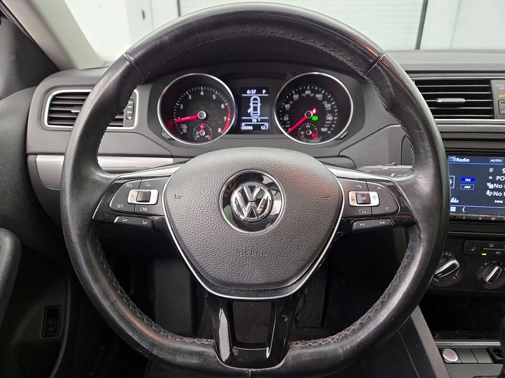 Thumbnail: 2017 Volkswagen Jetta - 10