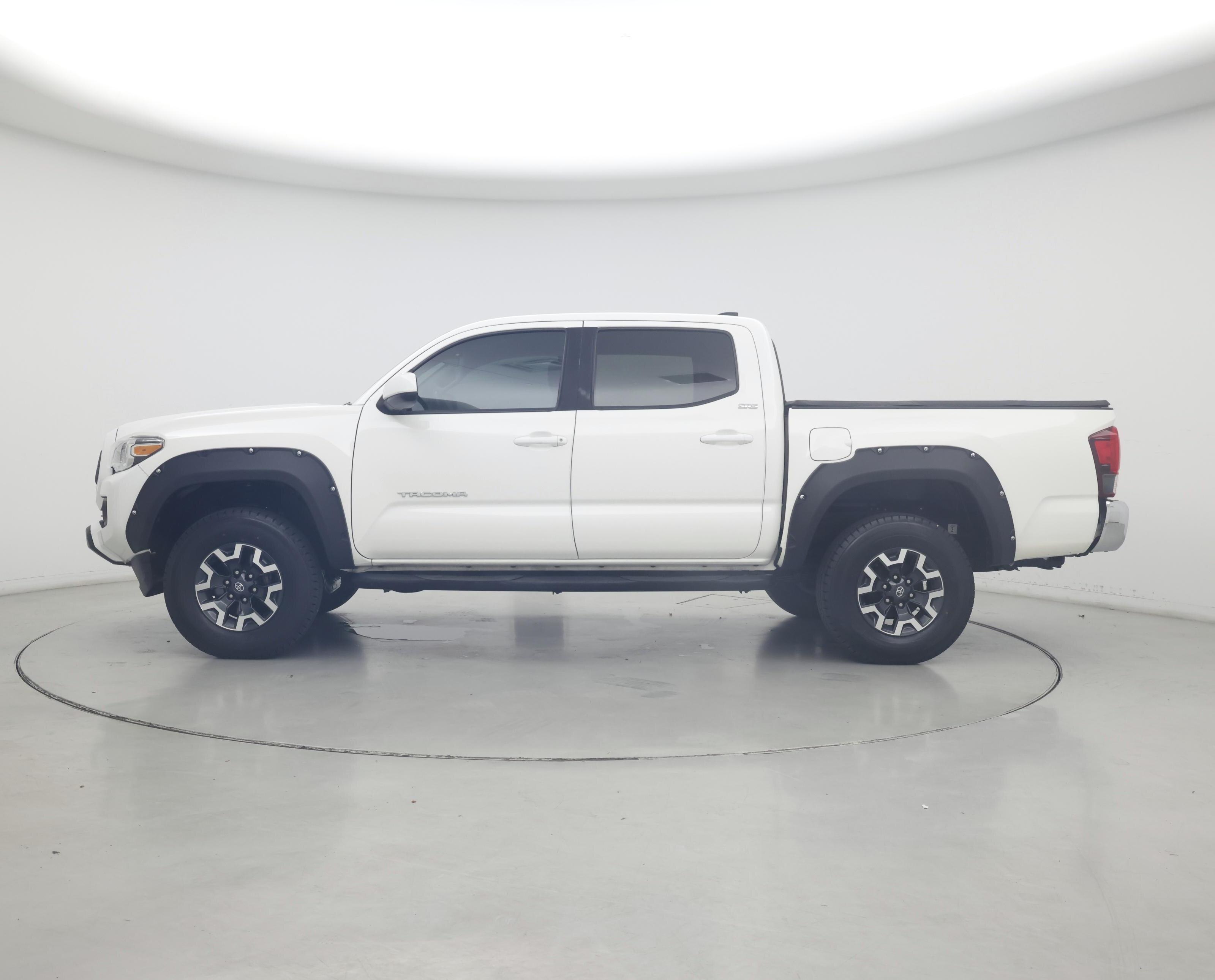Thumbnail: 2021 Toyota Tacoma - 3