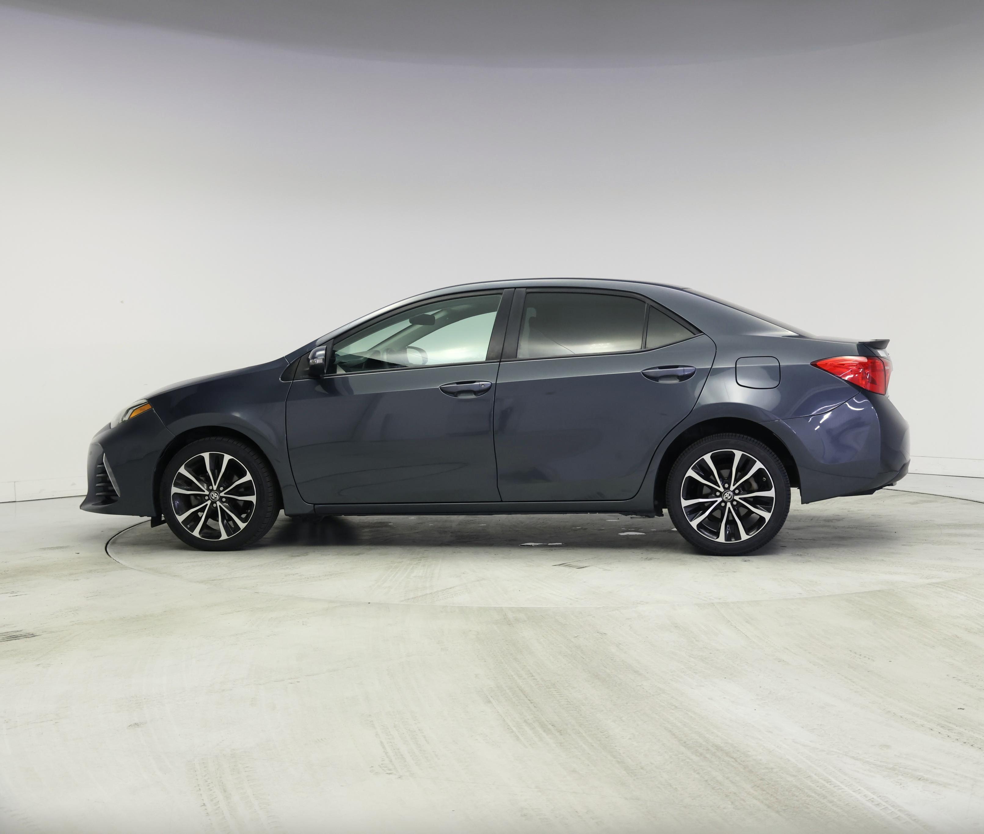 Thumbnail: 2018 Toyota Corolla - 3