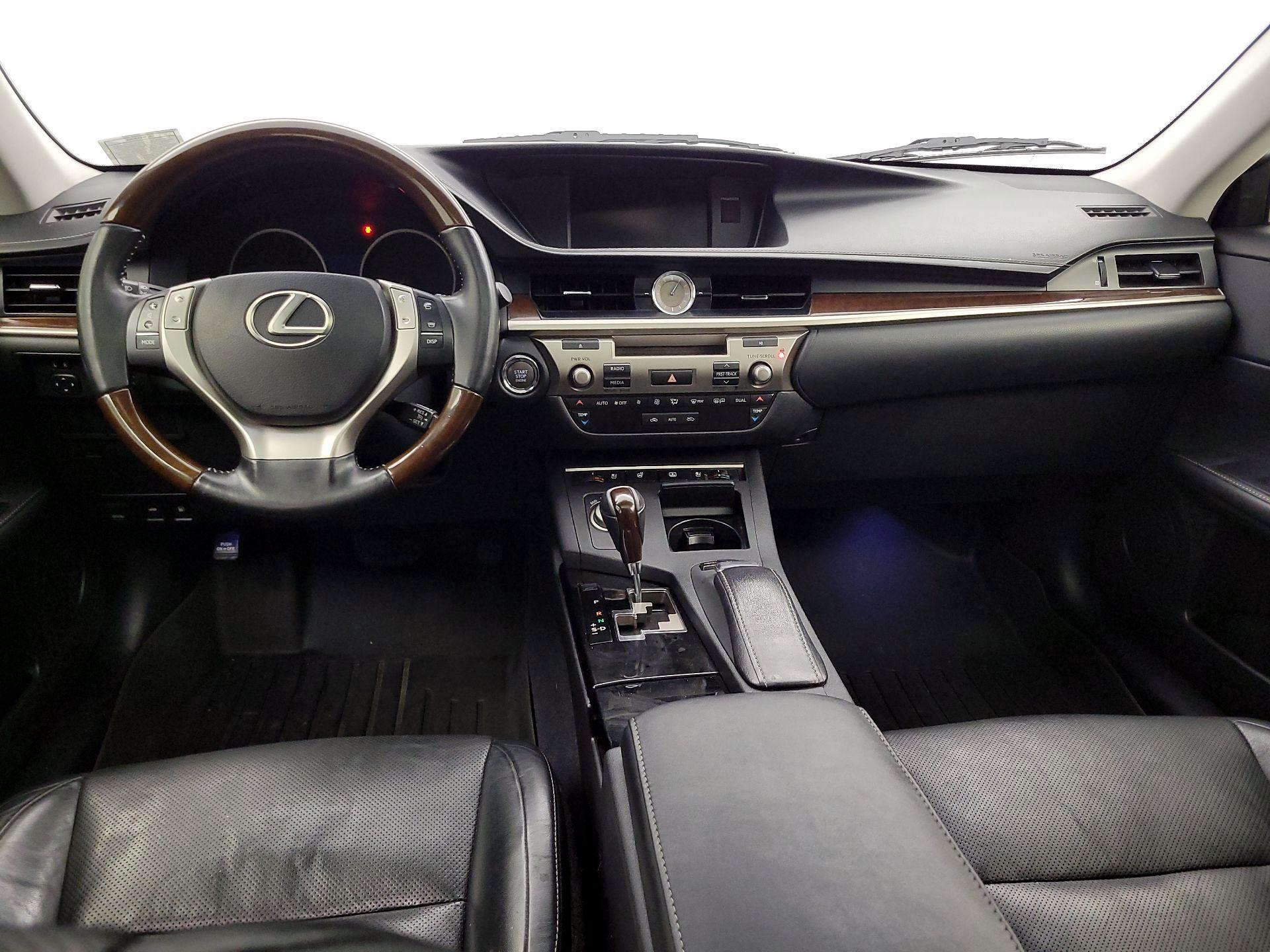 Thumbnail: 2013 Lexus ES - 9
