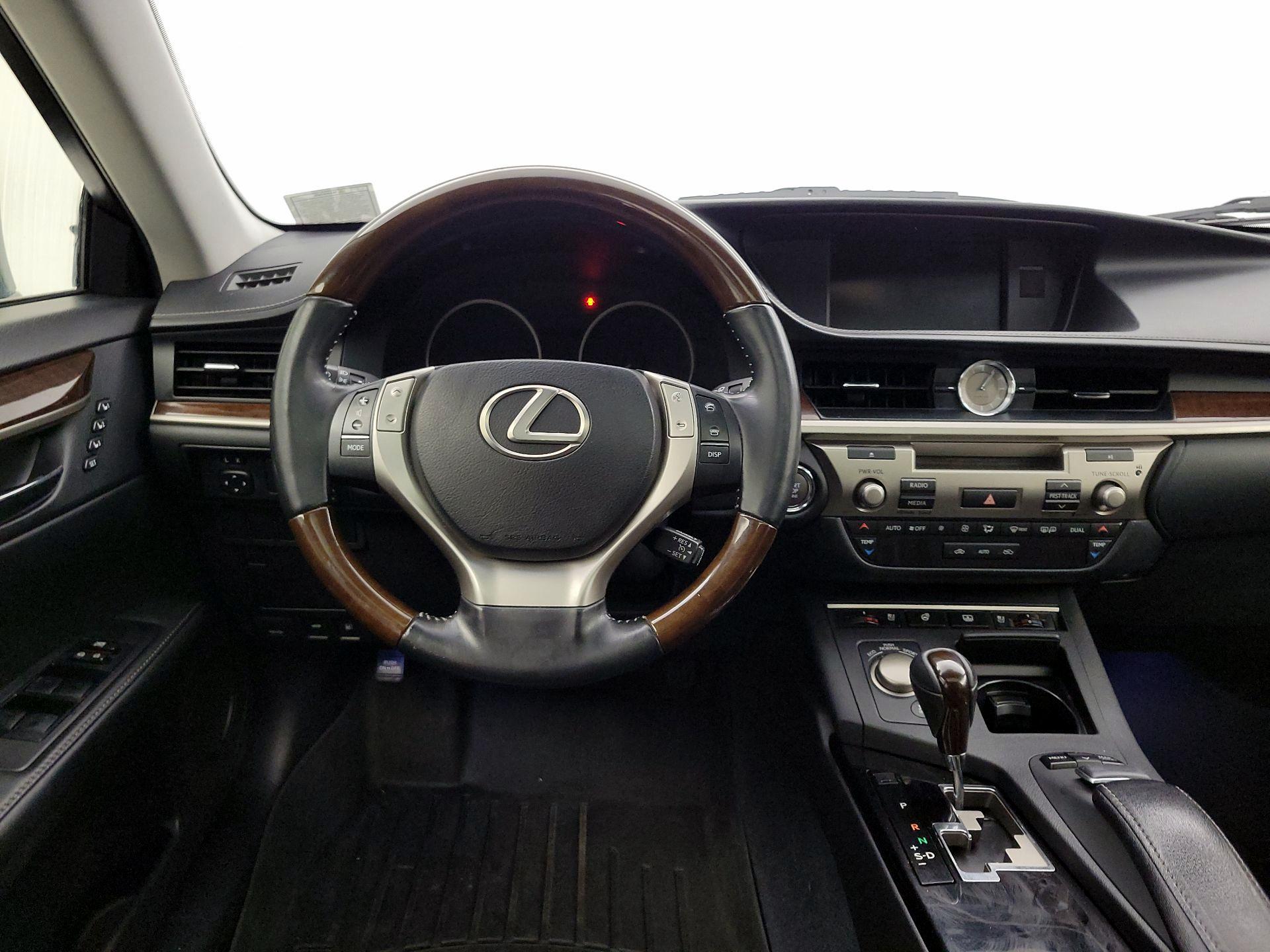 Thumbnail: 2013 Lexus ES - 10