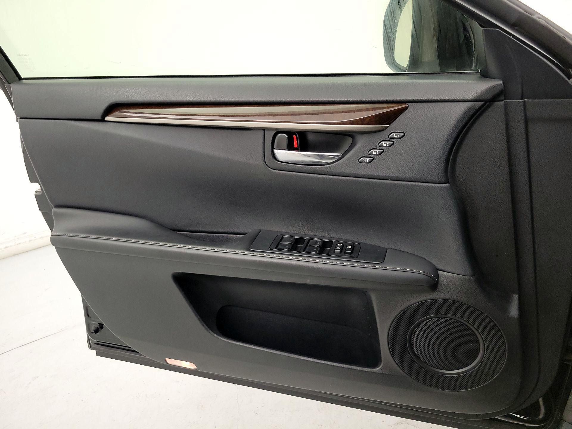 Thumbnail: 2013 Lexus ES - 12