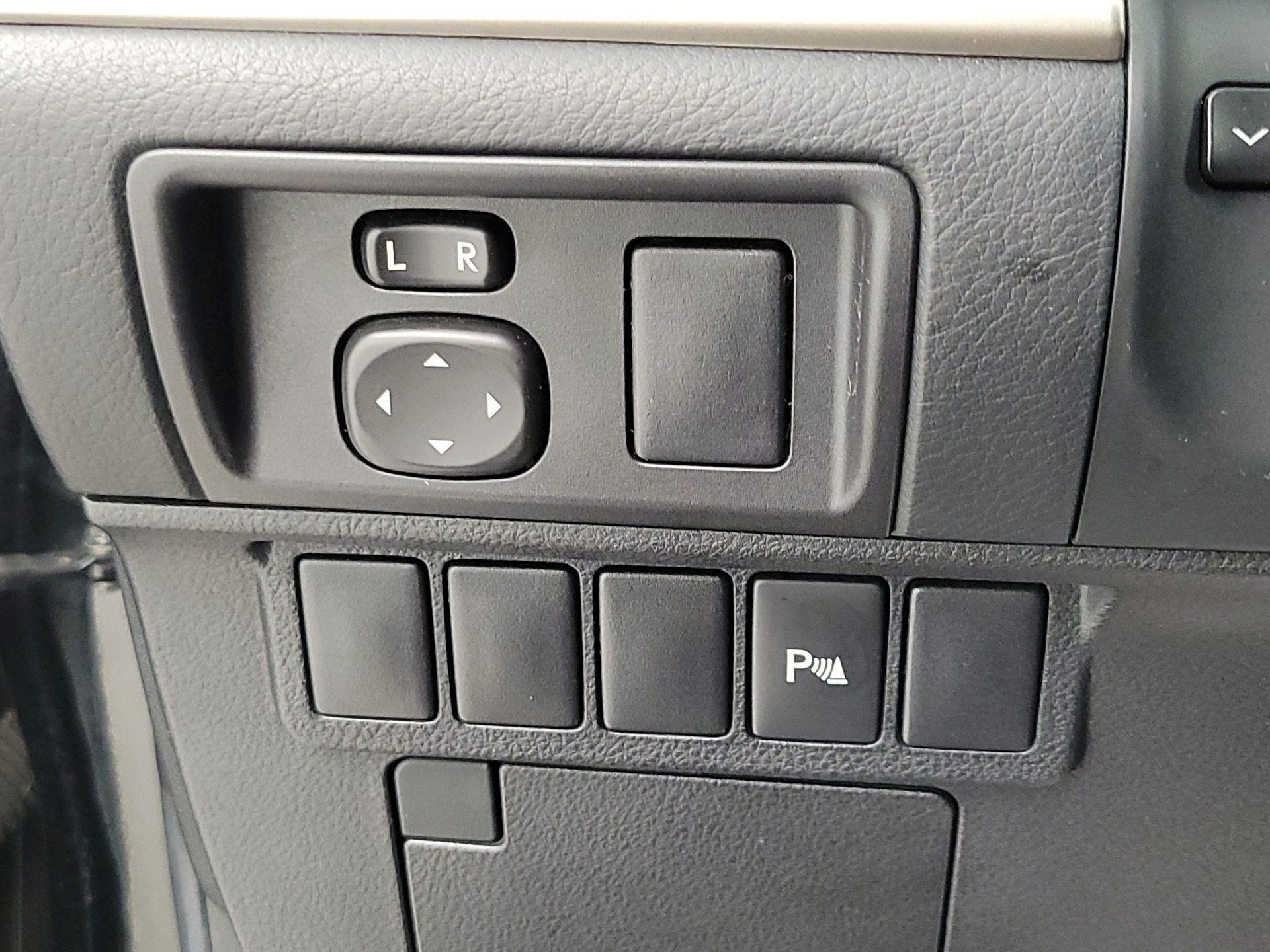 Thumbnail: 2013 Lexus ES - 13
