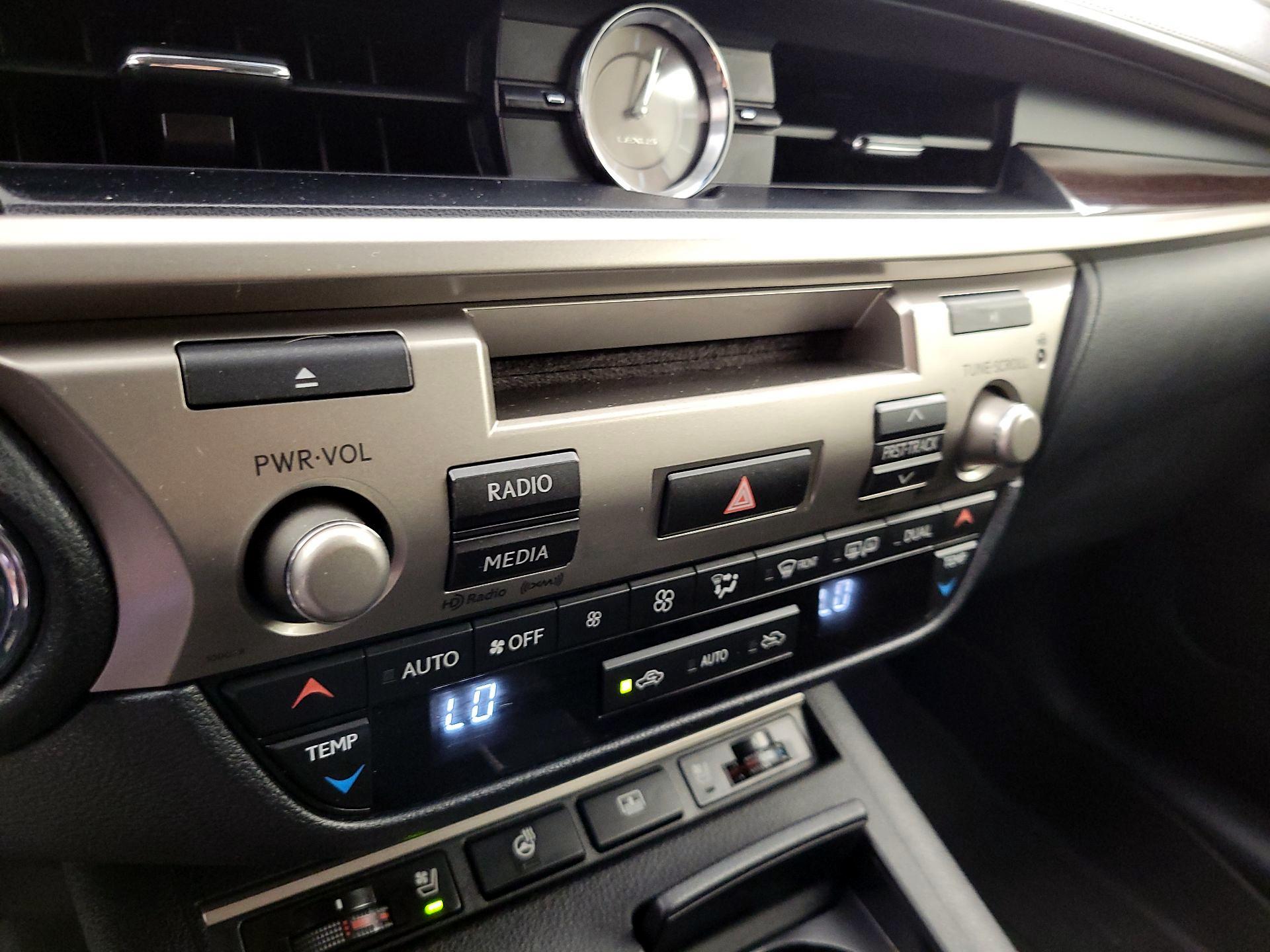 Thumbnail: 2013 Lexus ES - 17