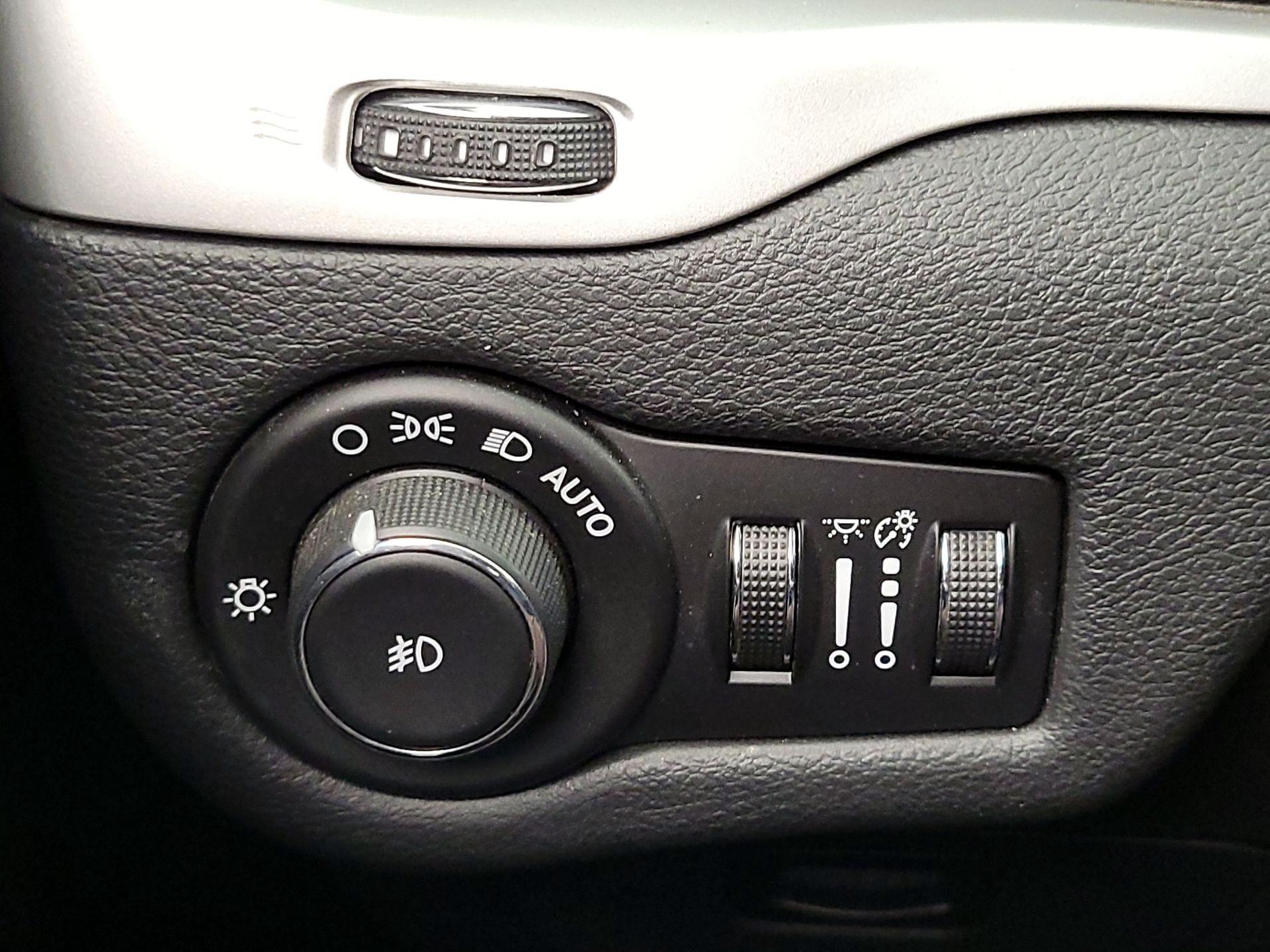 Thumbnail: 2016 Jeep Cherokee - 13