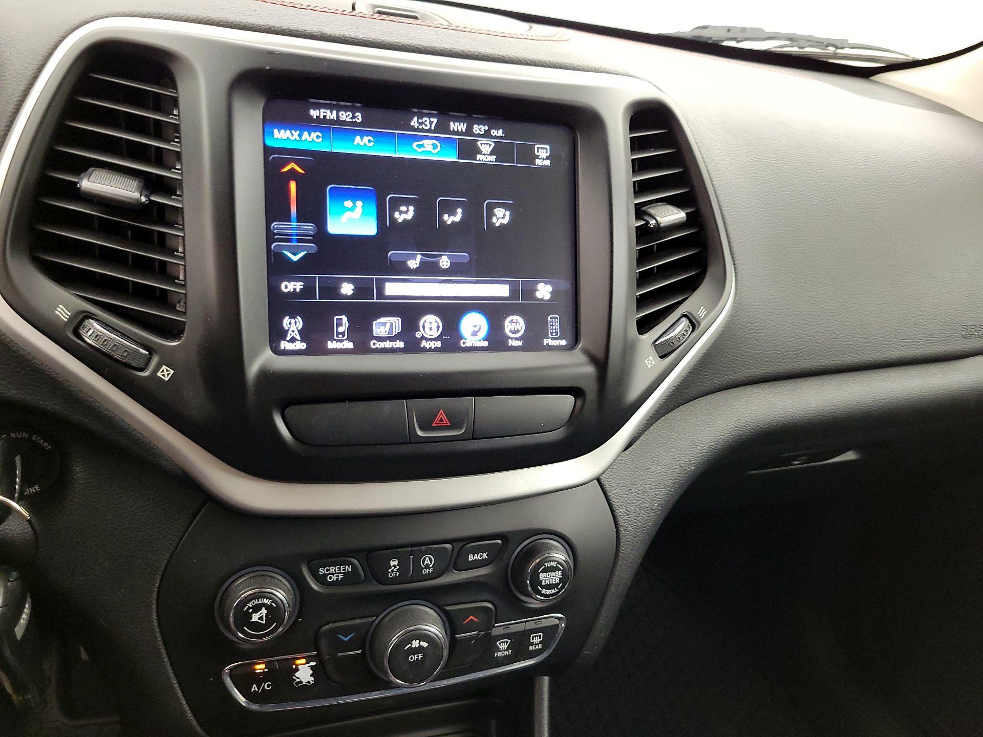Thumbnail: 2016 Jeep Cherokee - 17