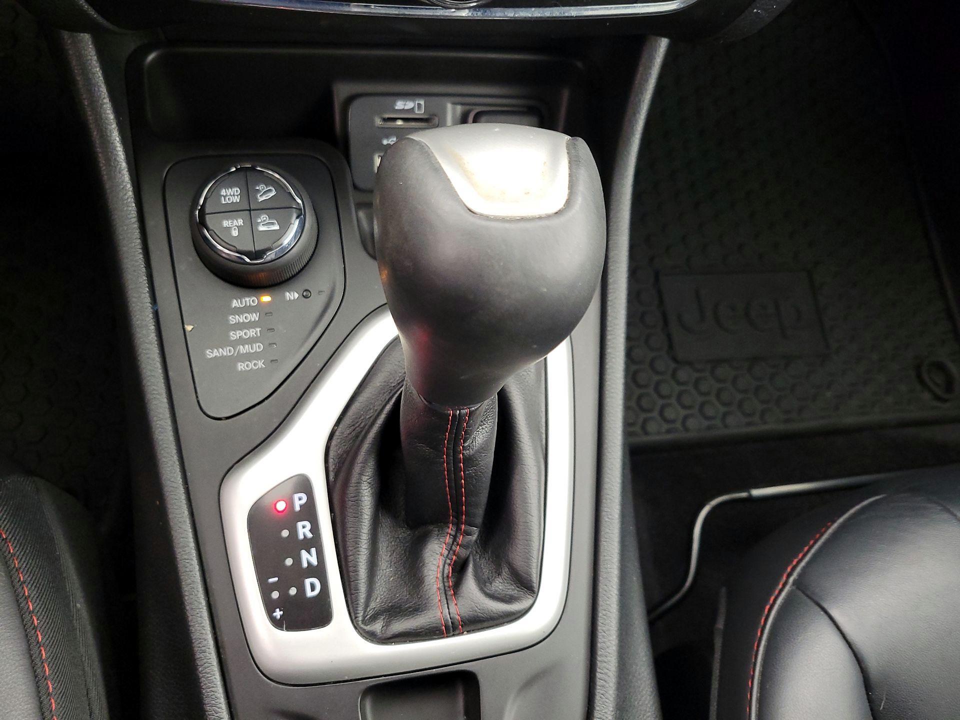 Thumbnail: 2016 Jeep Cherokee - 18