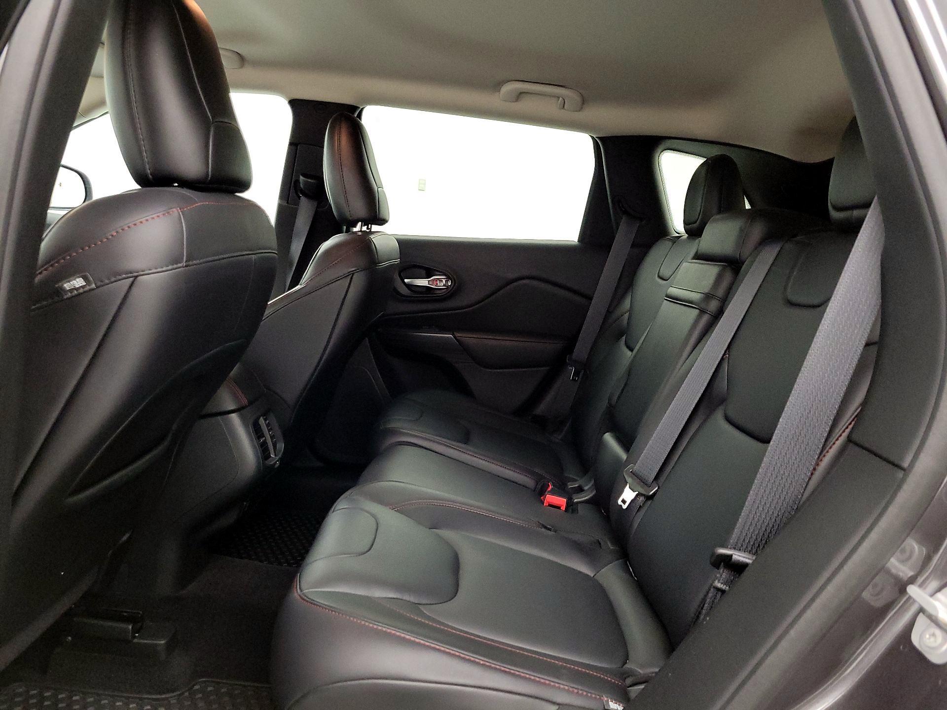 Thumbnail: 2016 Jeep Cherokee - 20