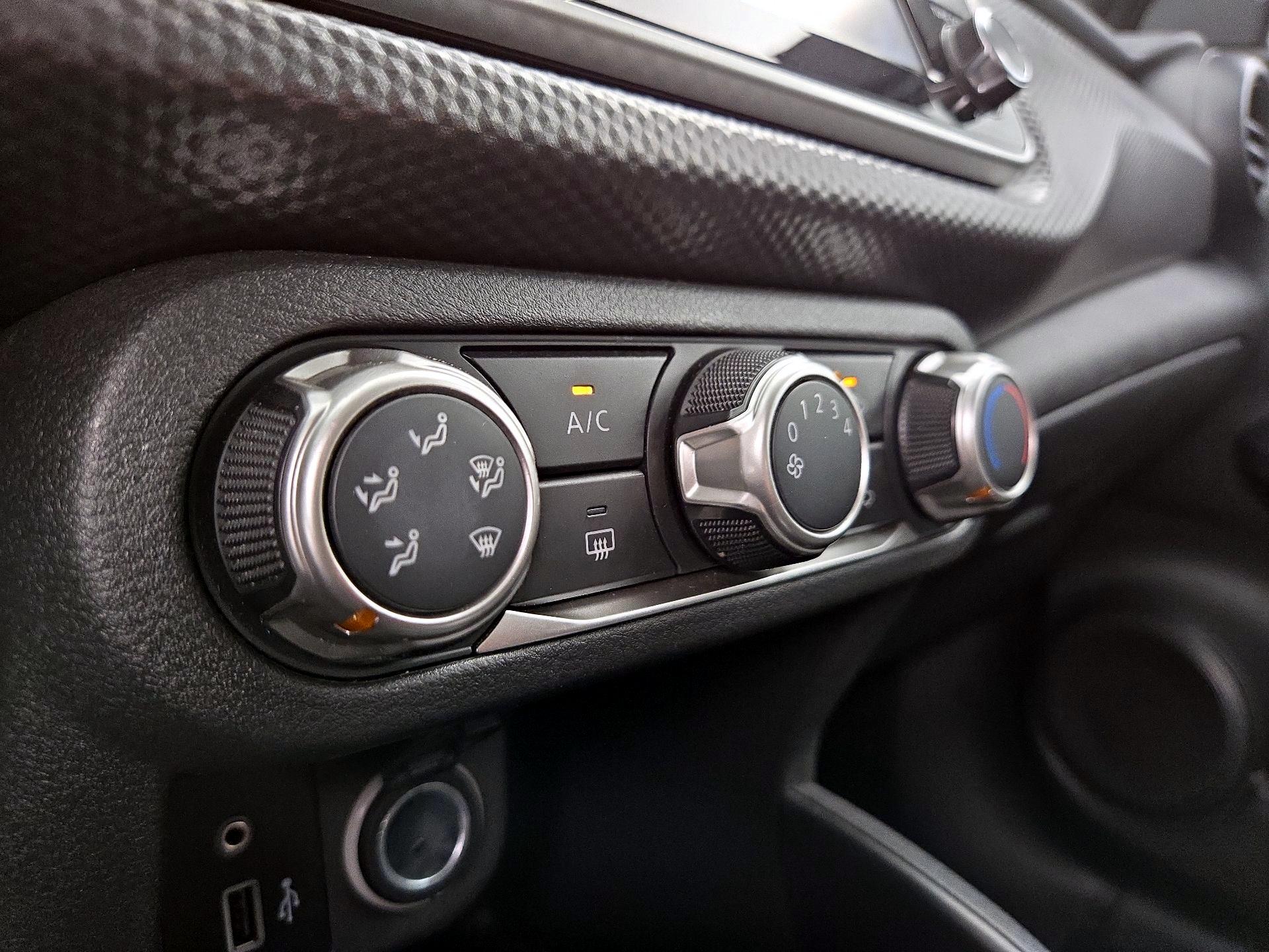 Thumbnail: 2020 Nissan Kicks - 16