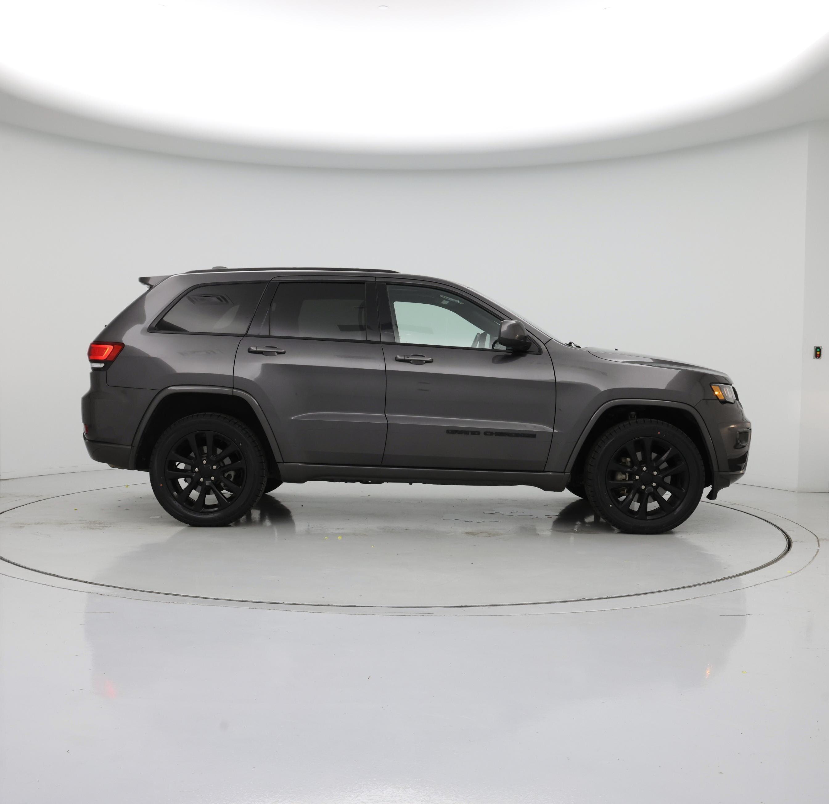 Thumbnail: 2021 Jeep Grand Cherokee - 7