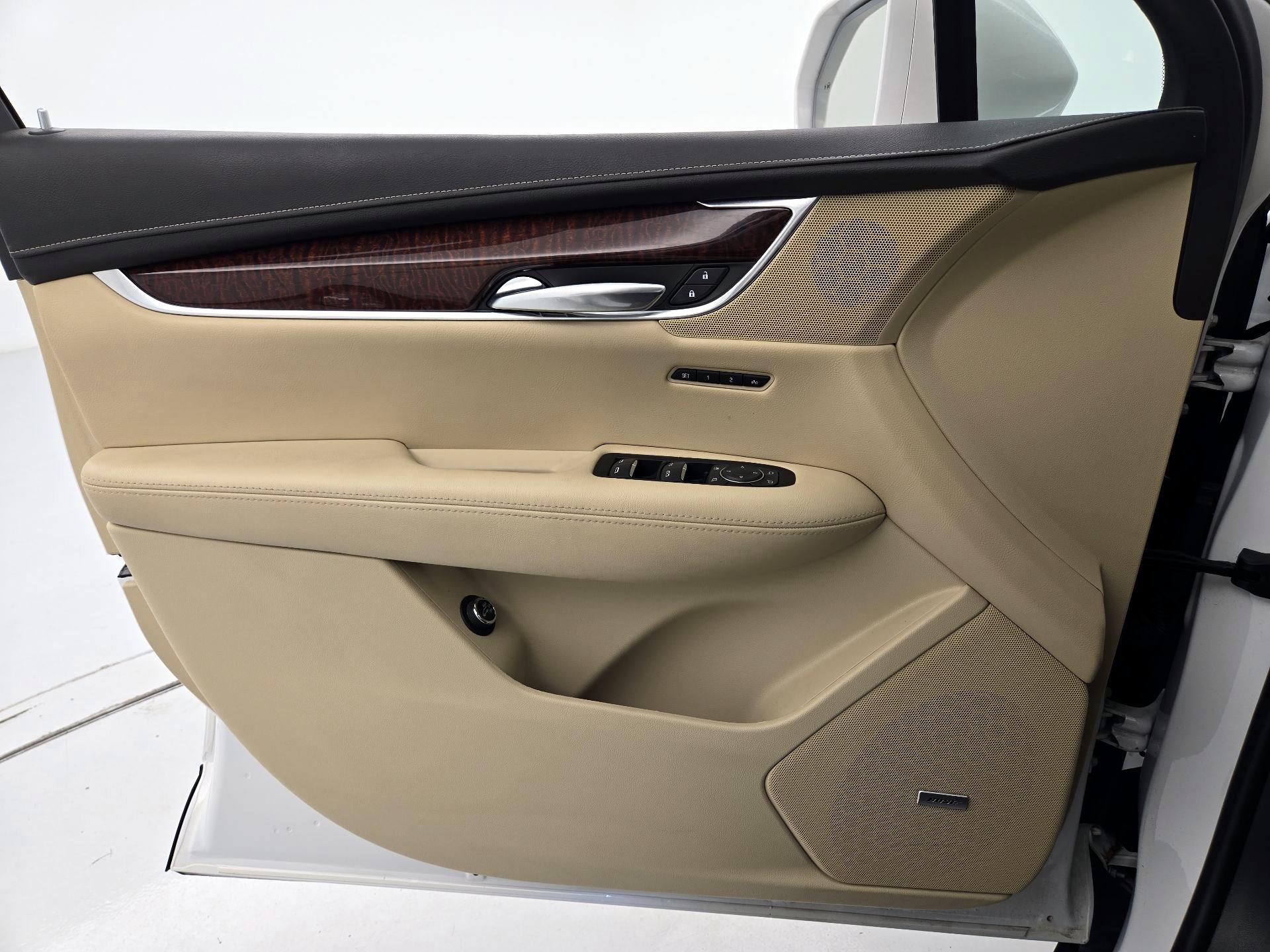 Thumbnail: 2019 Cadillac XT5 - 12