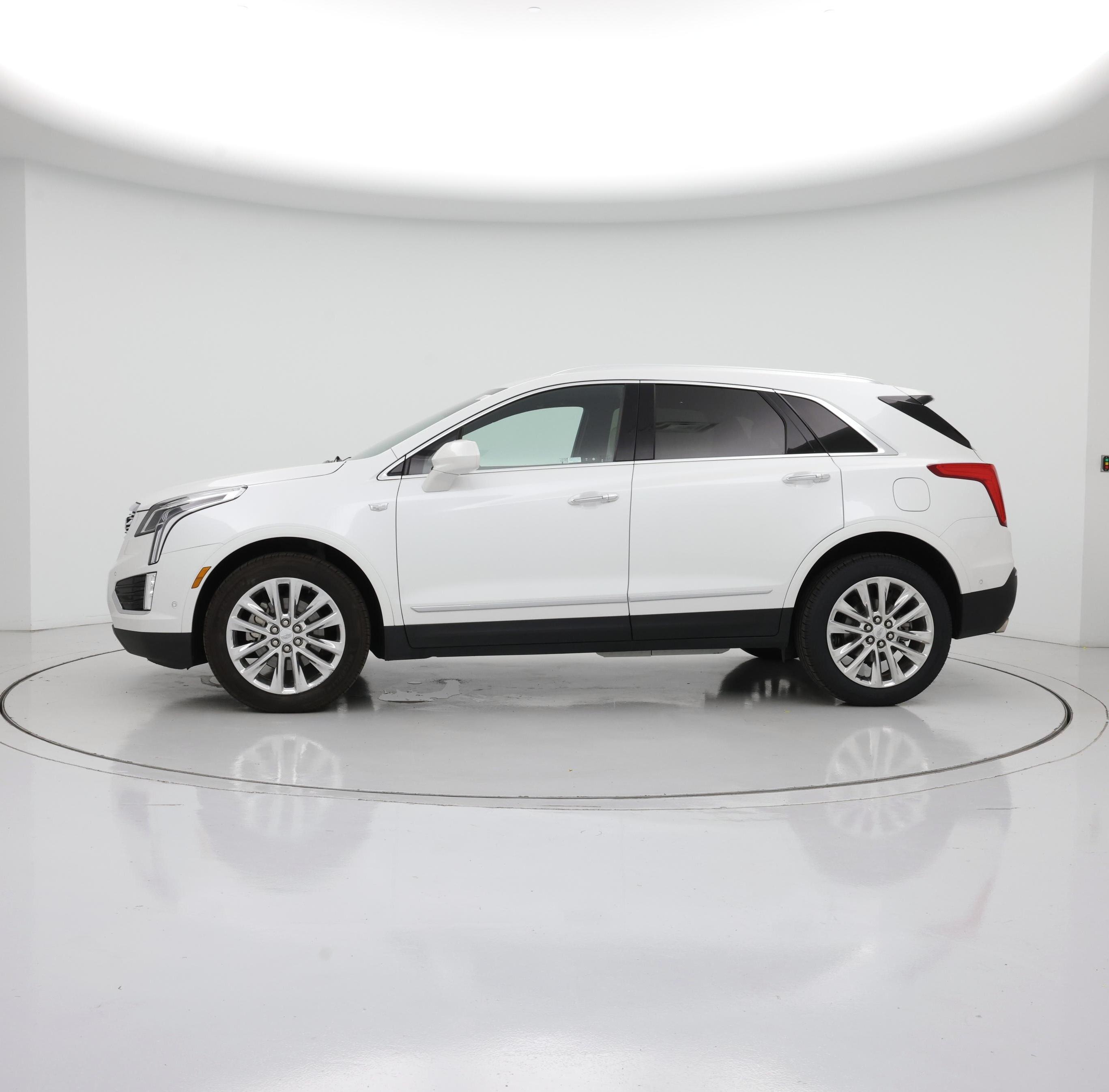 Thumbnail: 2019 Cadillac XT5 - 3