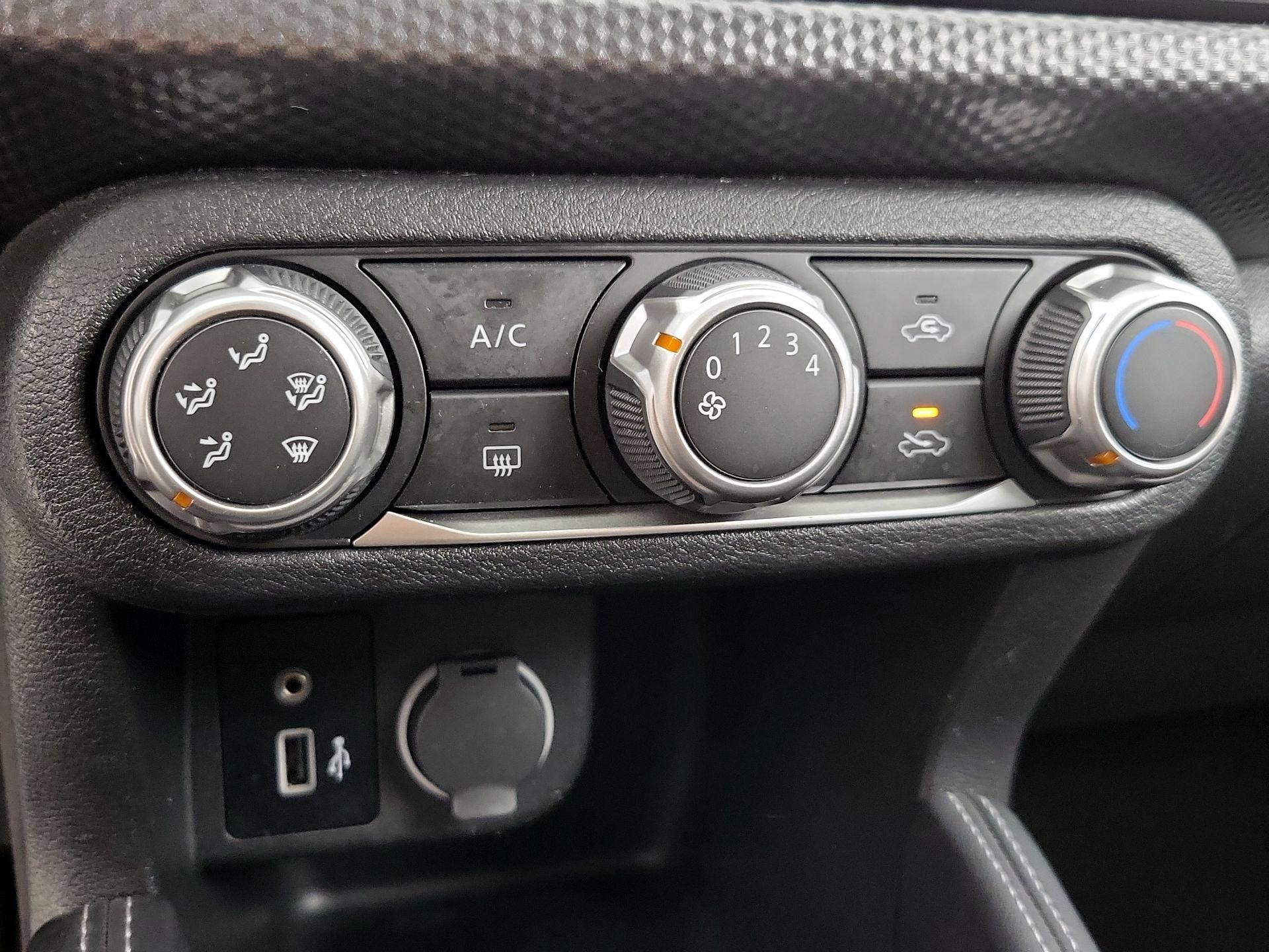 Thumbnail: 2018 Nissan Kicks - 16