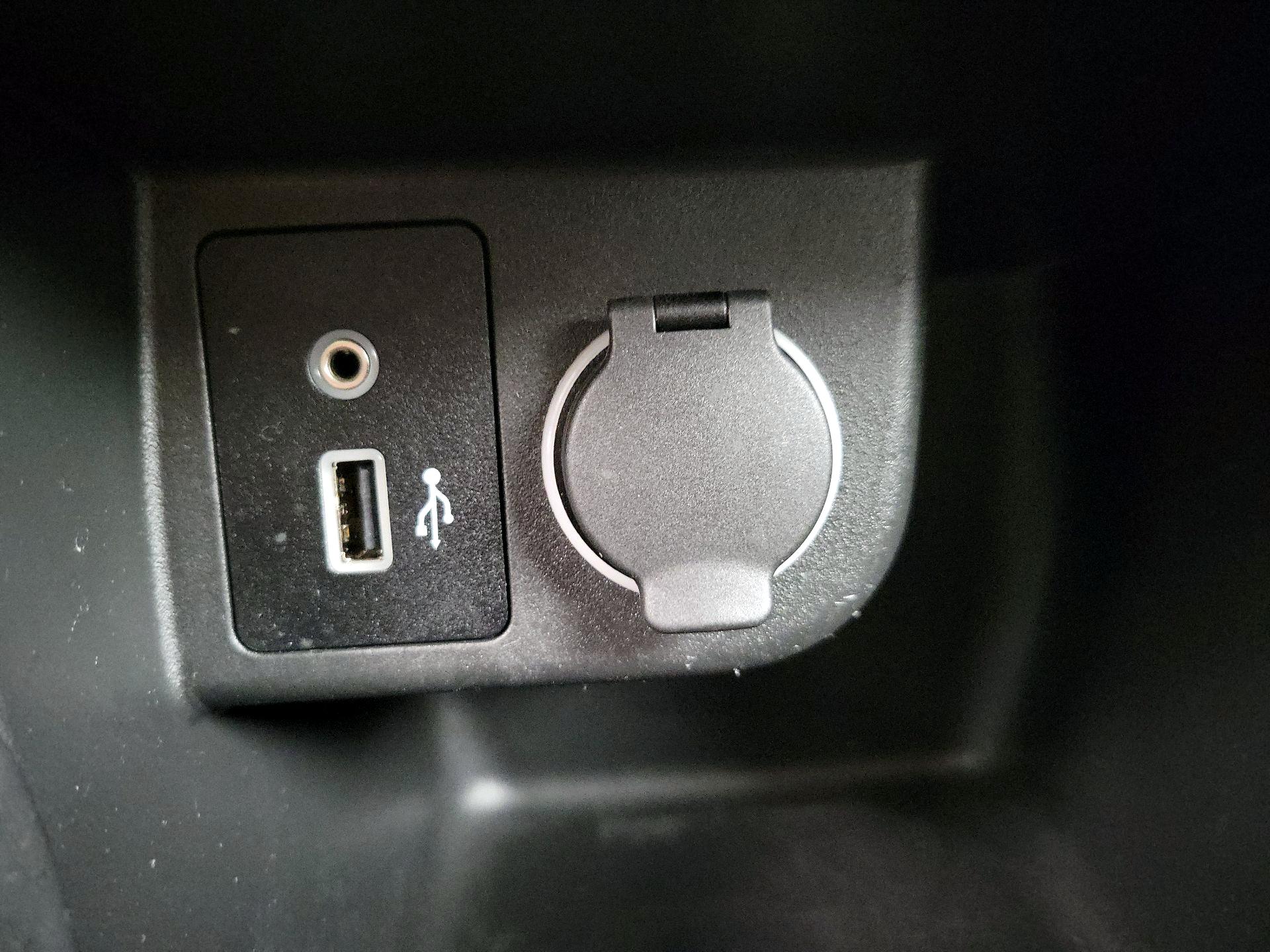 Thumbnail: 2018 Nissan Kicks - 18