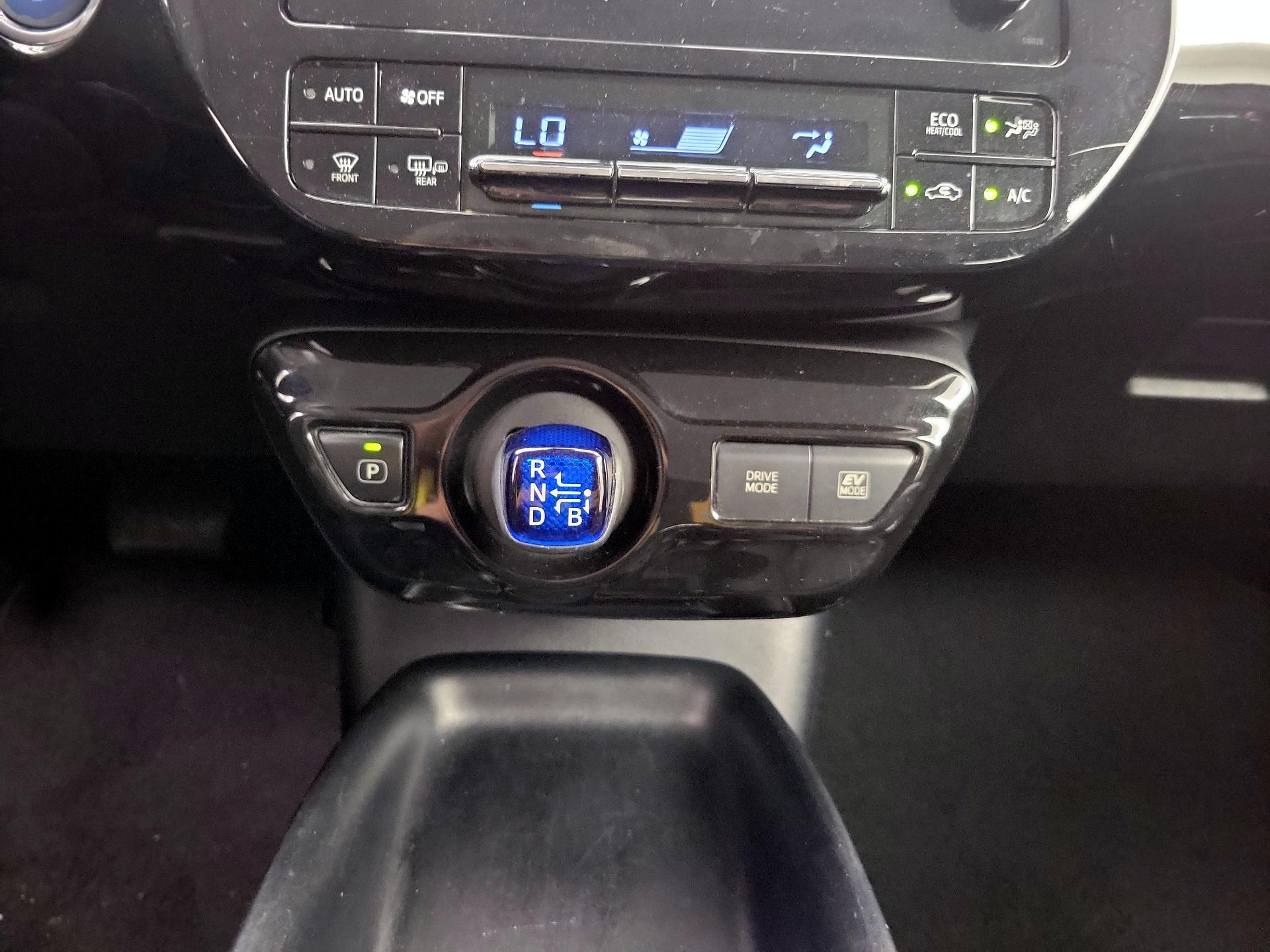 Thumbnail: 2017 Toyota Prius - 17