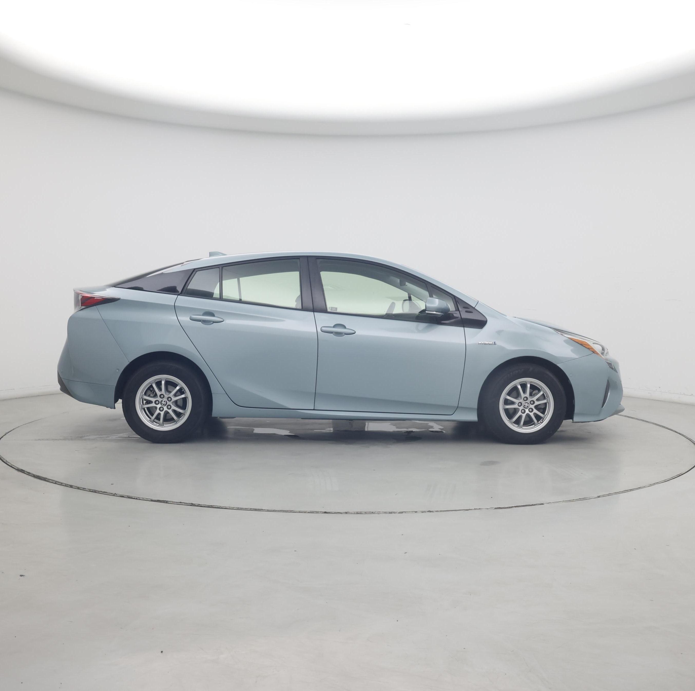 Thumbnail: 2017 Toyota Prius - 7