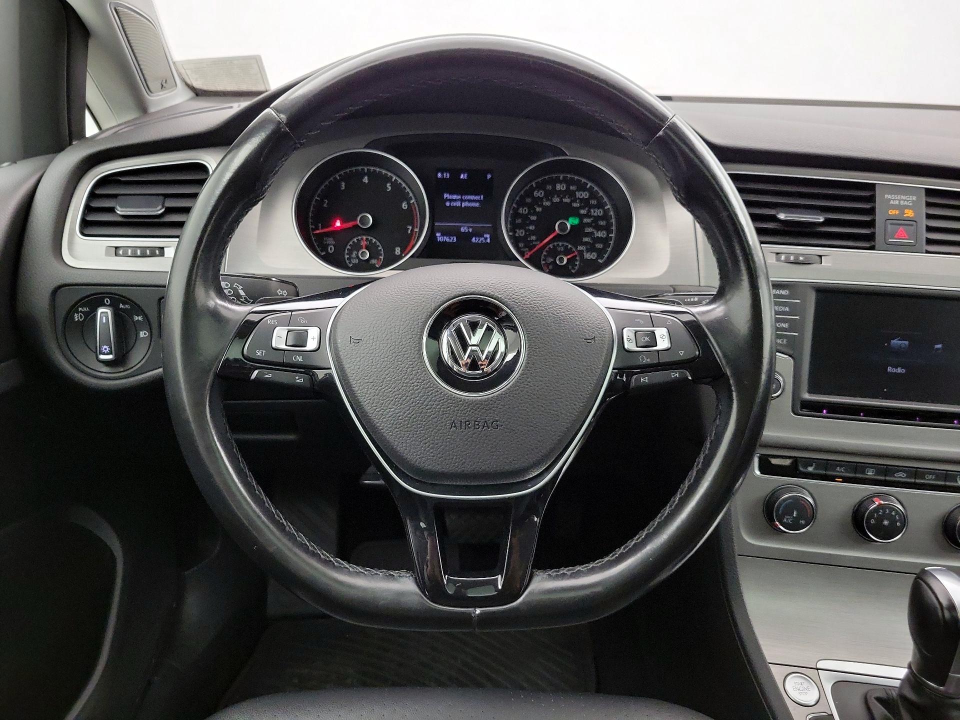 Thumbnail: 2016 Volkswagen Golf - 10