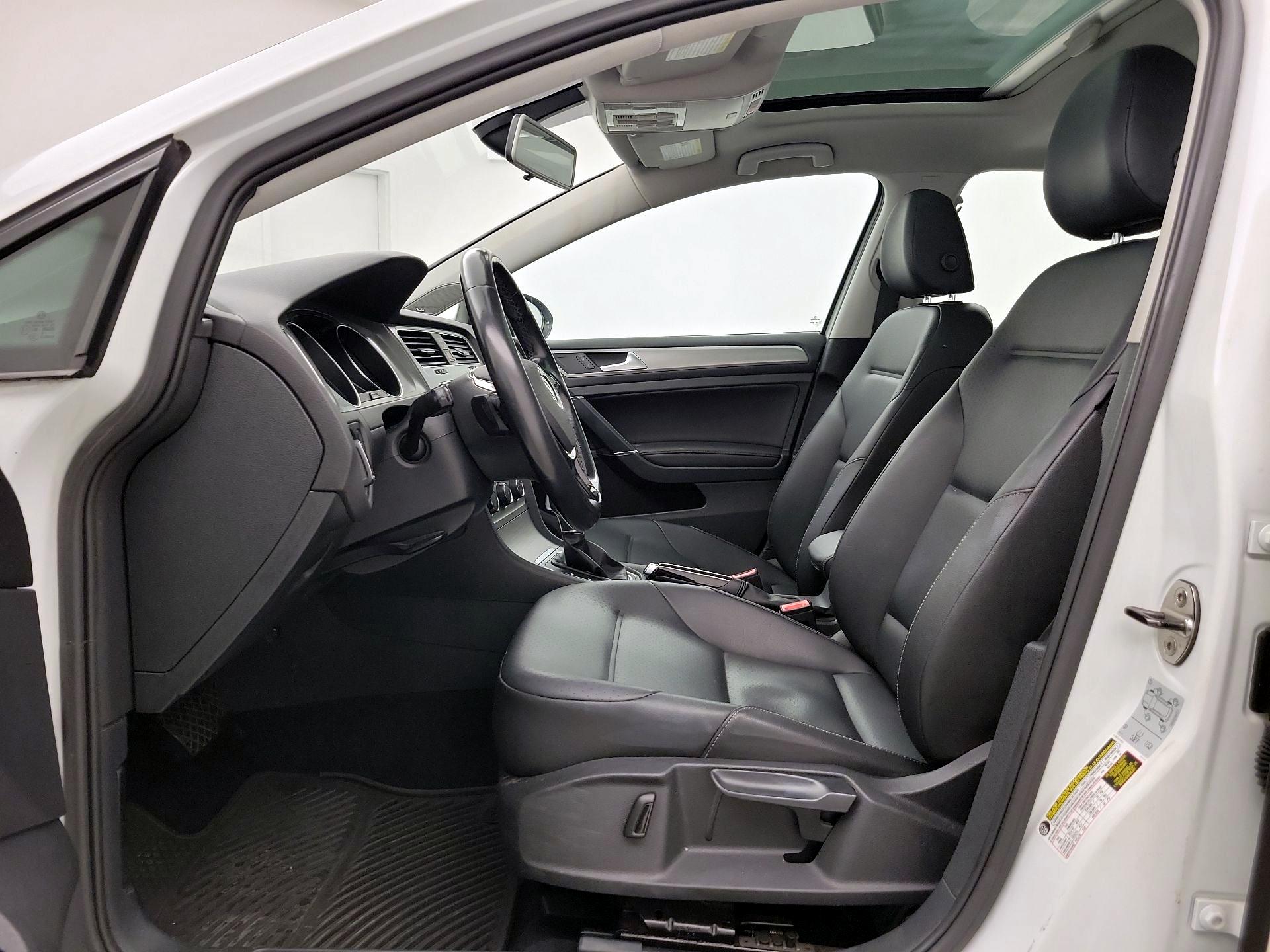 Thumbnail: 2016 Volkswagen Golf - 11
