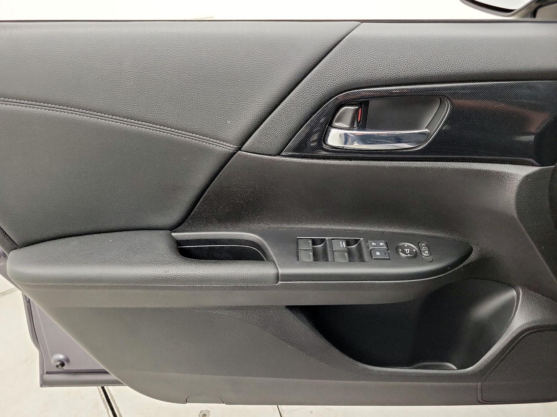 Thumbnail: 2015 Honda Accord - 12