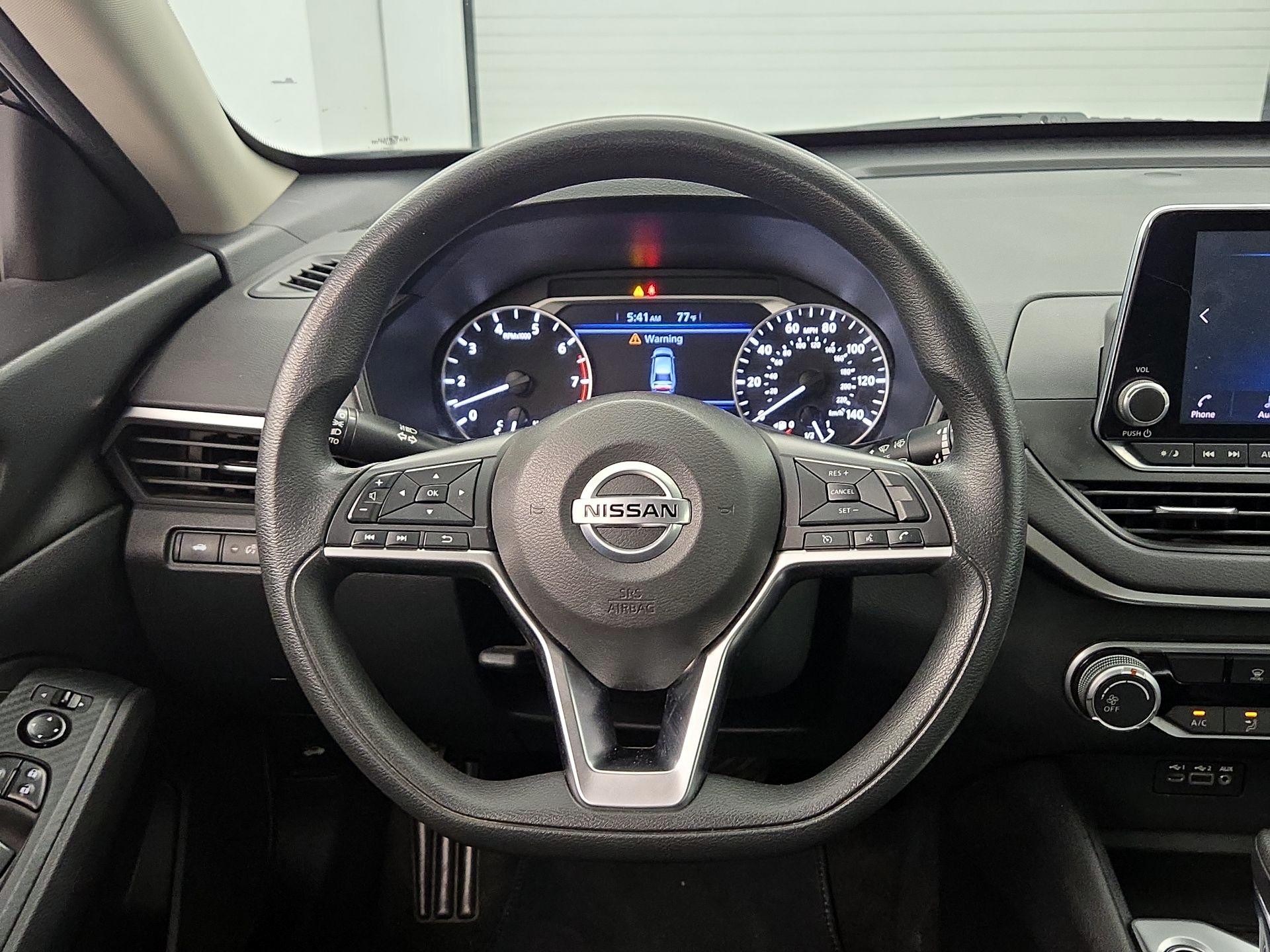 Thumbnail: 2020 Nissan Altima - 10
