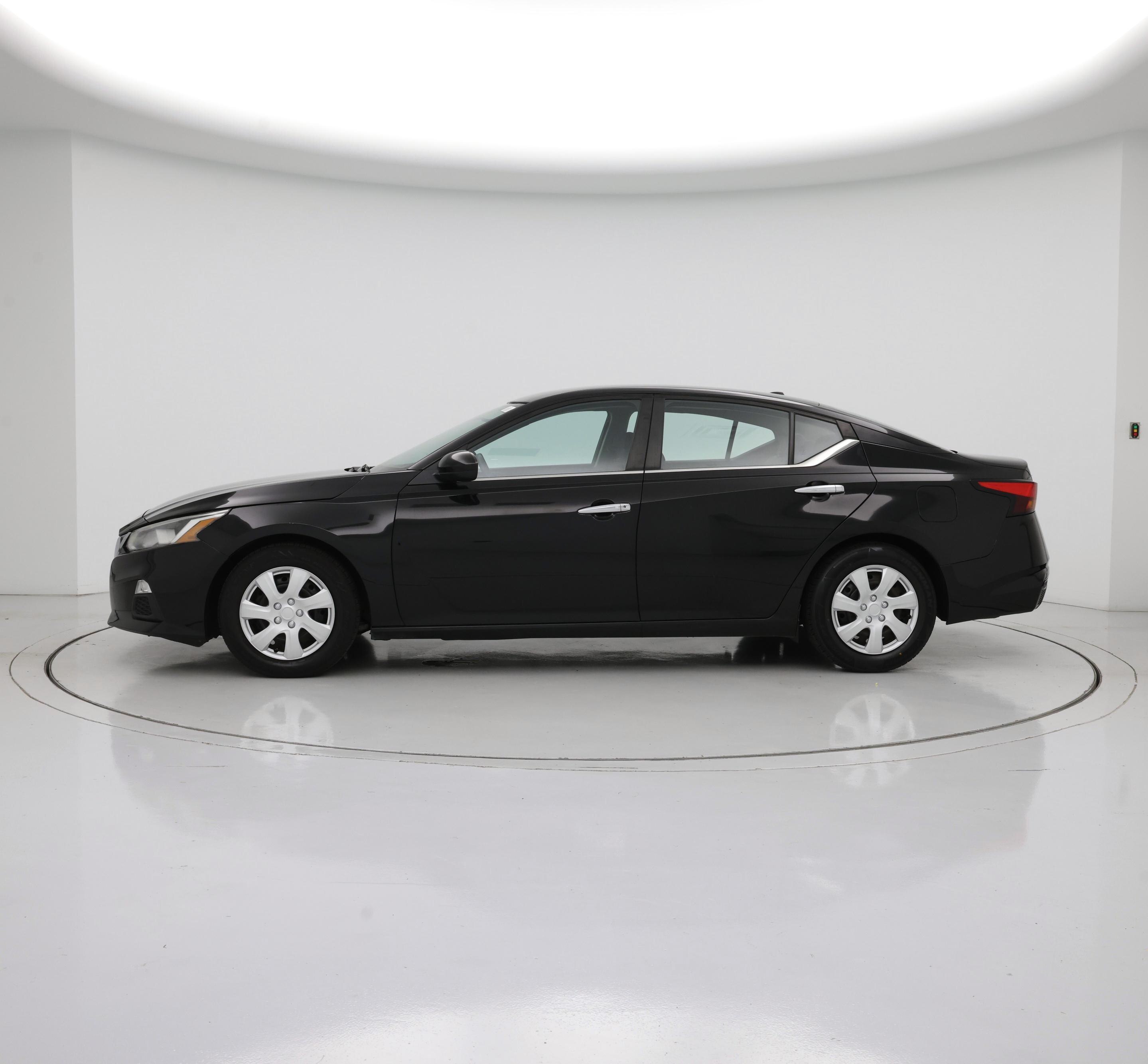 Thumbnail: 2020 Nissan Altima - 3