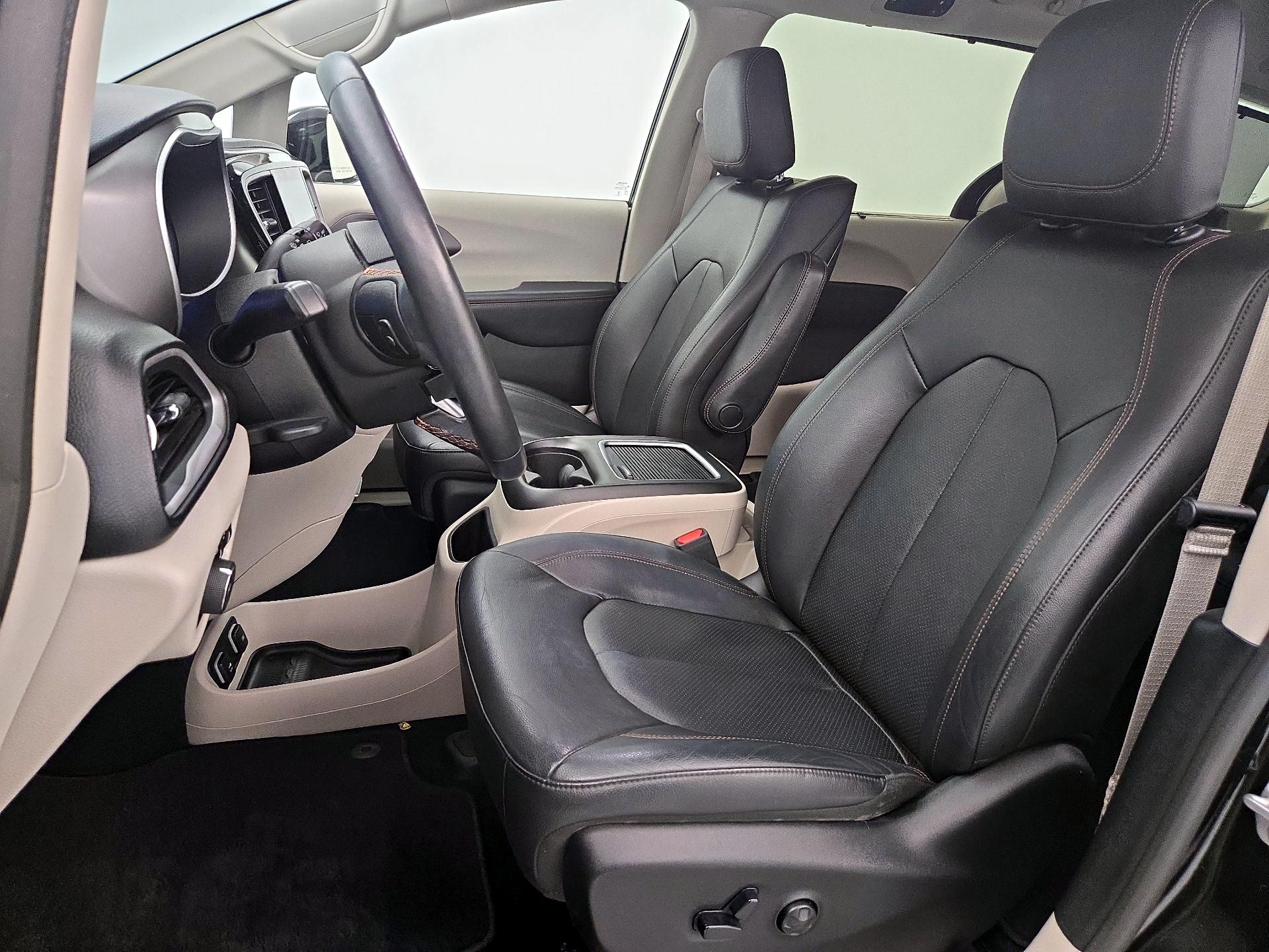Thumbnail: 2020 Chrysler Pacifica - 11