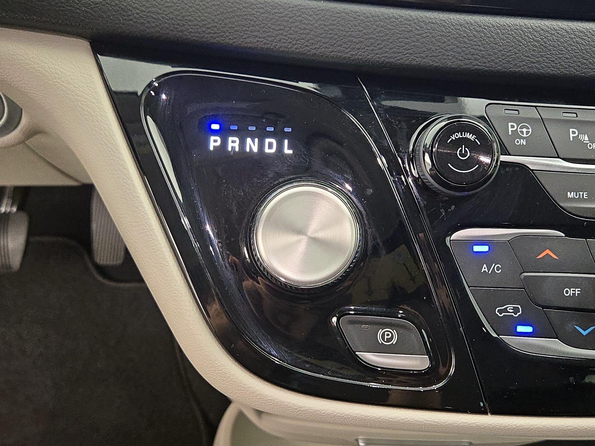 Thumbnail: 2020 Chrysler Pacifica - 18