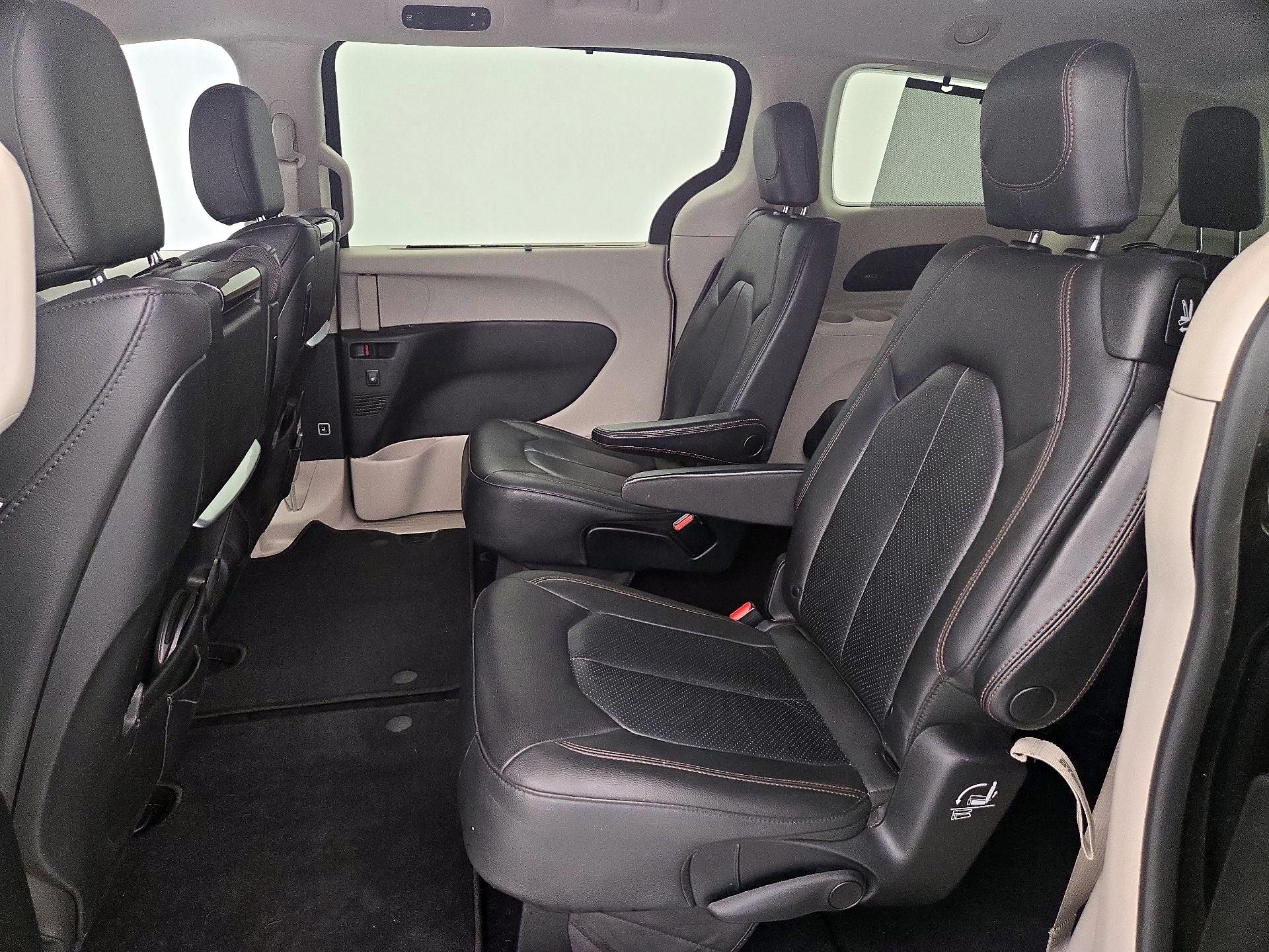 Thumbnail: 2020 Chrysler Pacifica - 20