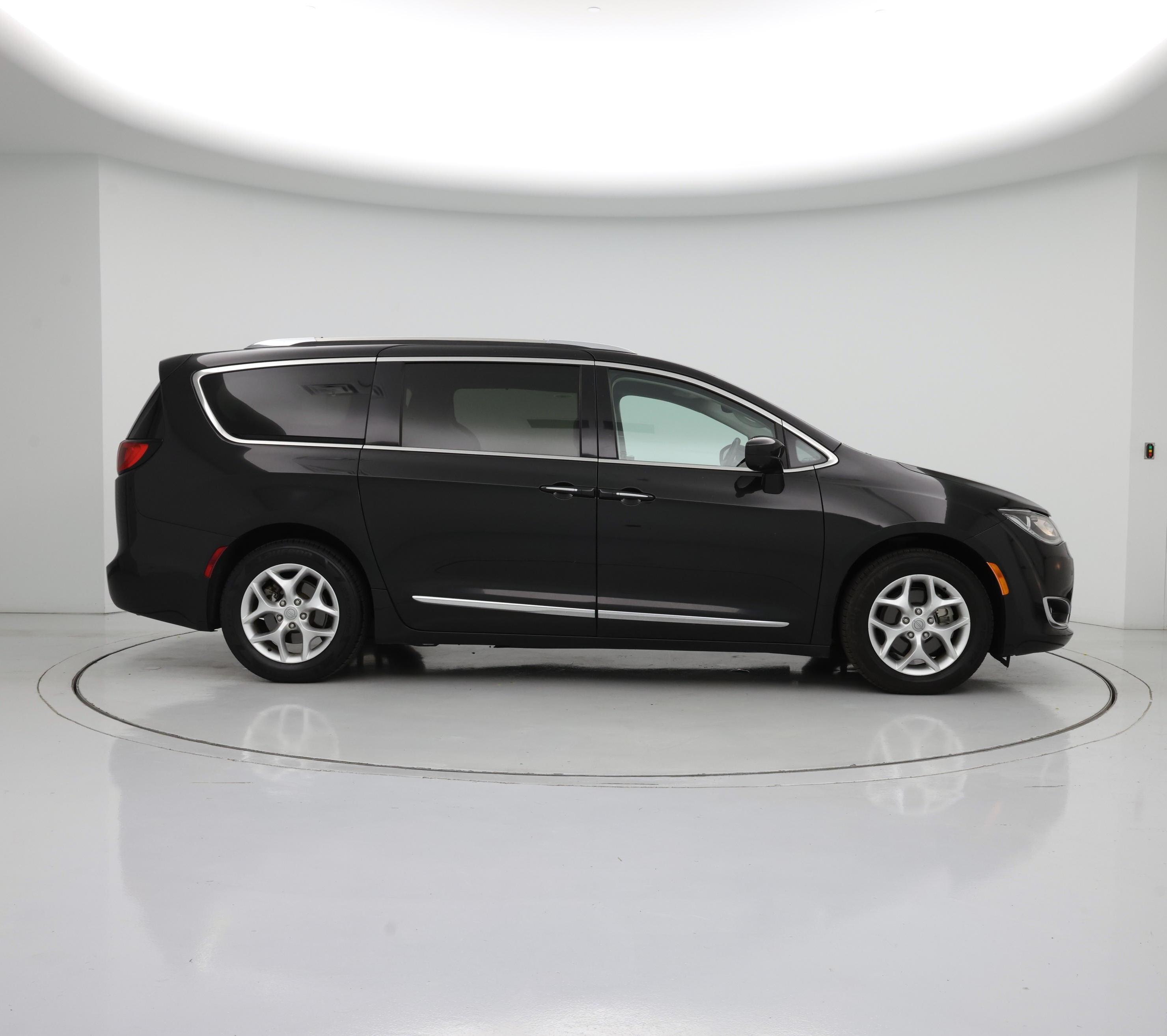 Thumbnail: 2020 Chrysler Pacifica - 7