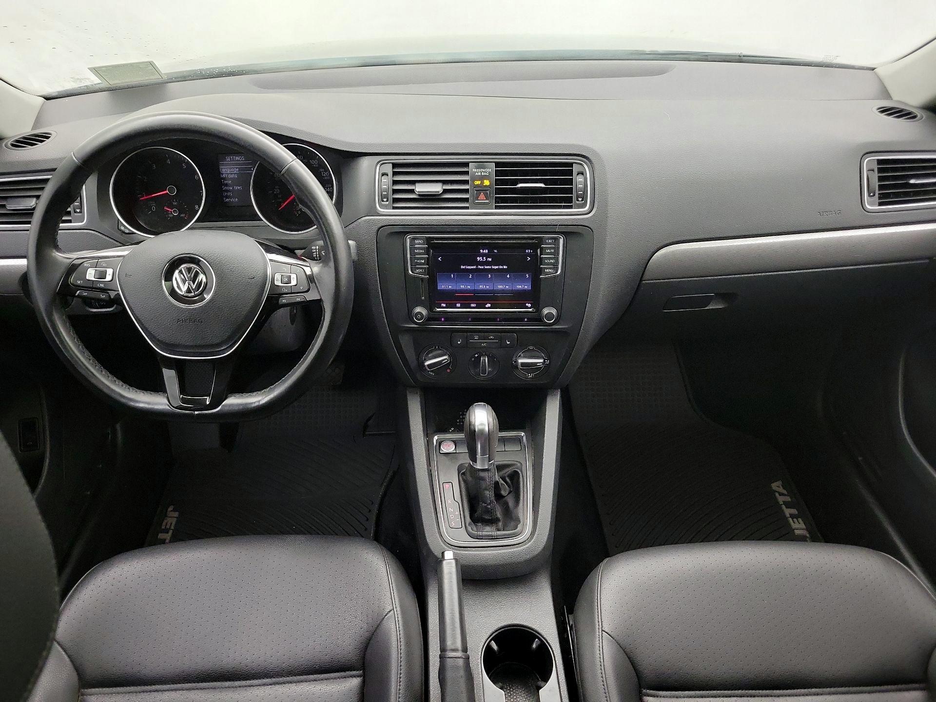 Thumbnail: 2017 Volkswagen Jetta - 9
