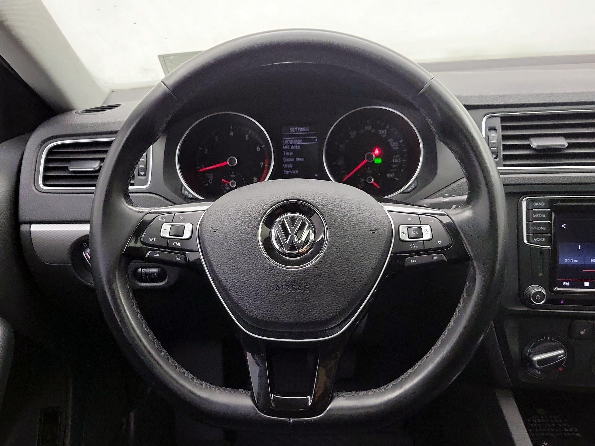 Thumbnail: 2017 Volkswagen Jetta - 10