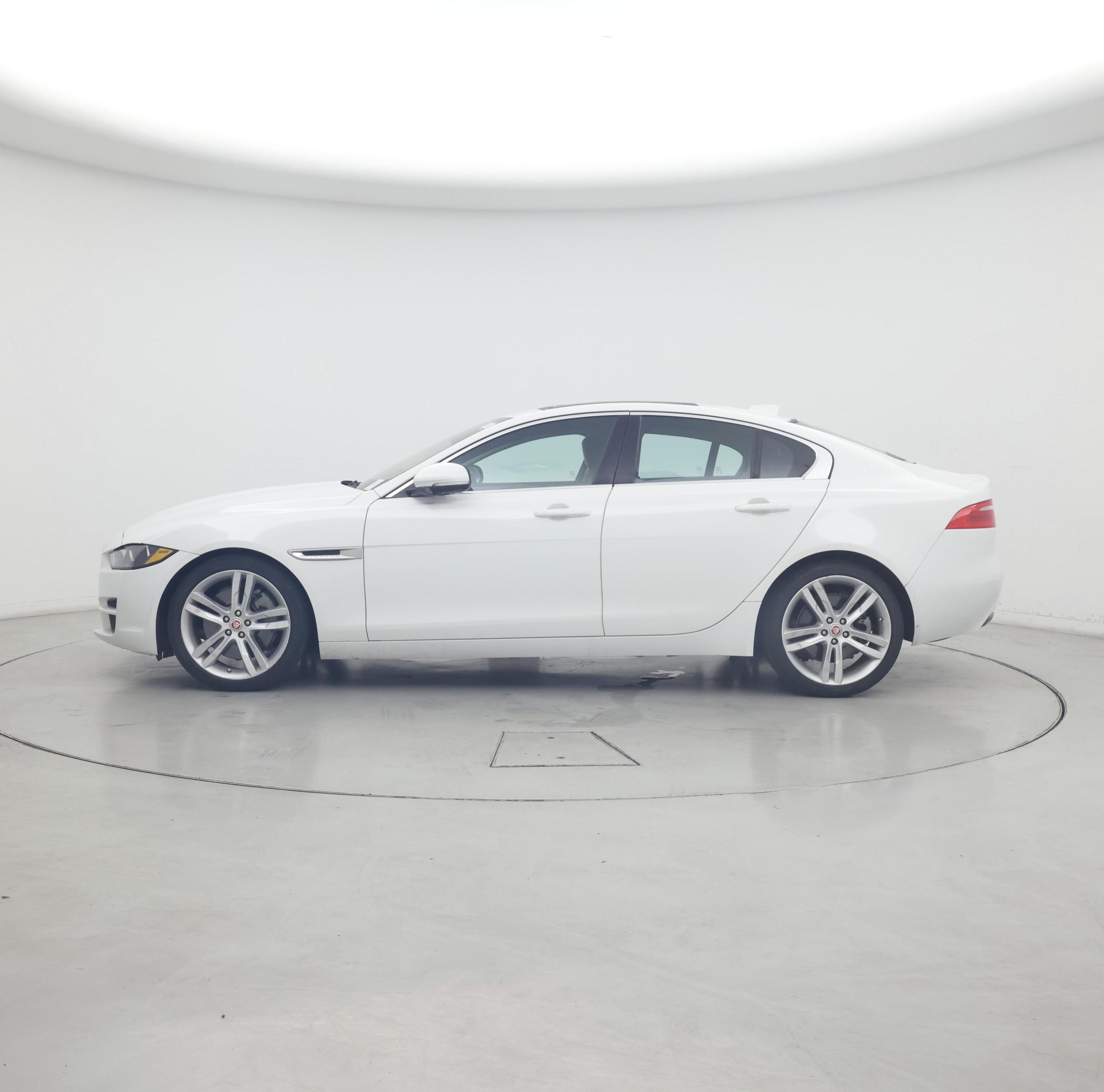 Thumbnail: 2018 Jaguar XE - 3