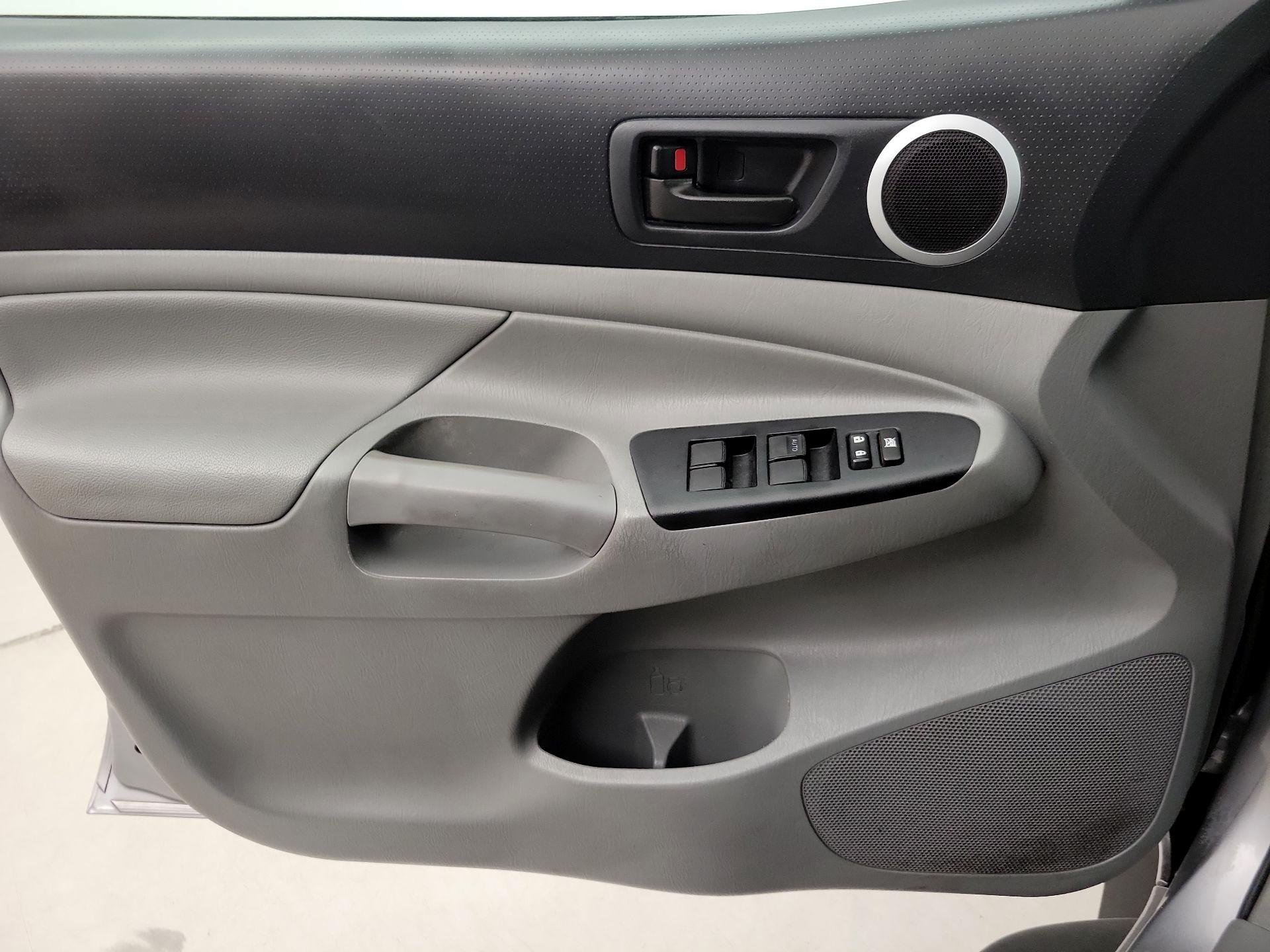 Thumbnail: 2015 Toyota Tacoma - 12