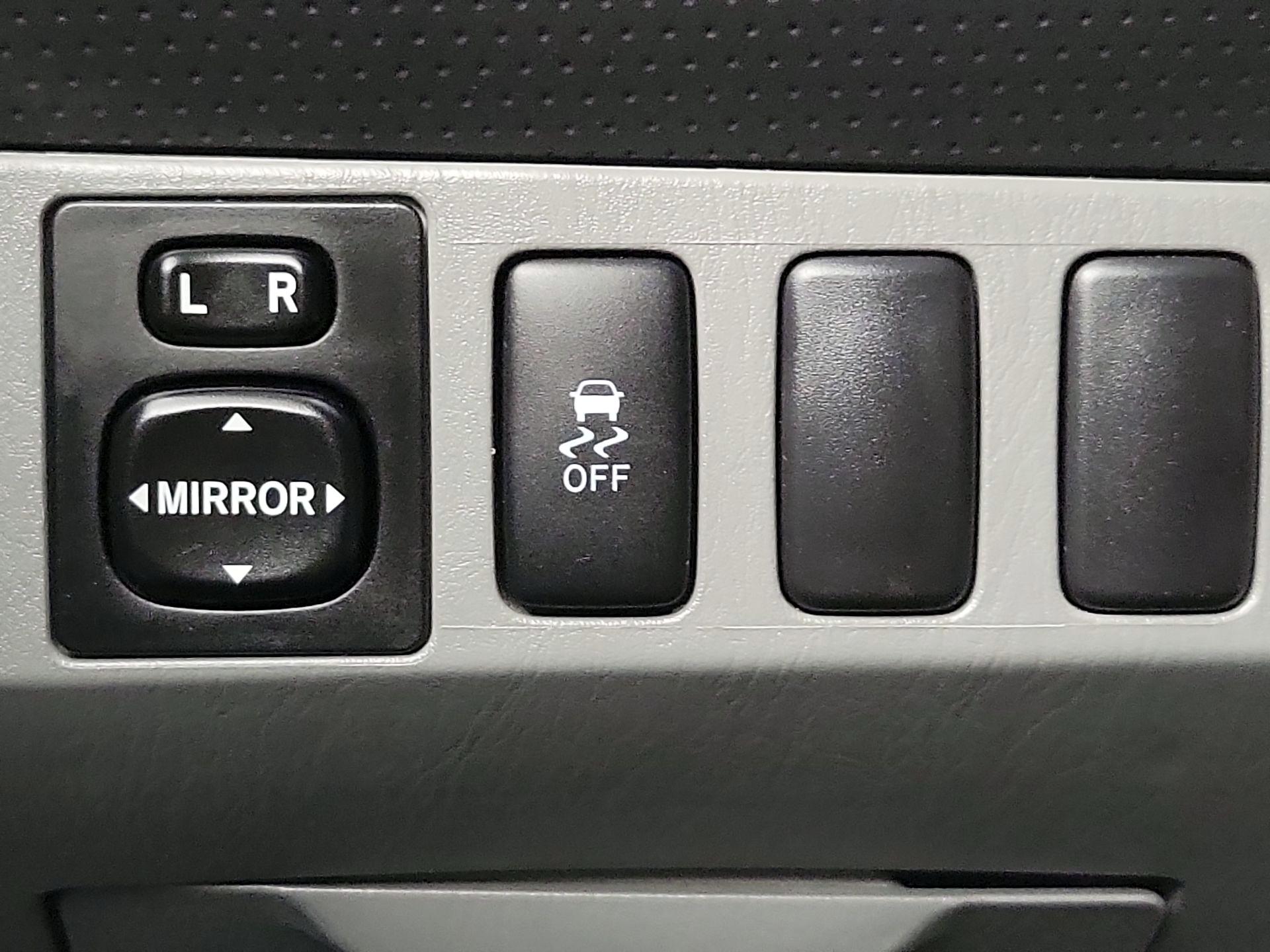 Thumbnail: 2015 Toyota Tacoma - 13