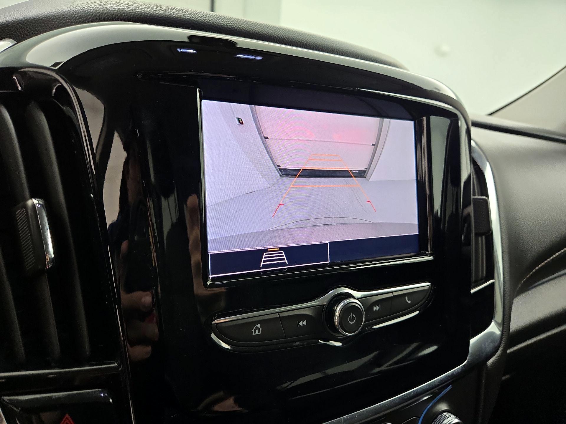 Thumbnail: 2021 Chevrolet Traverse - 14