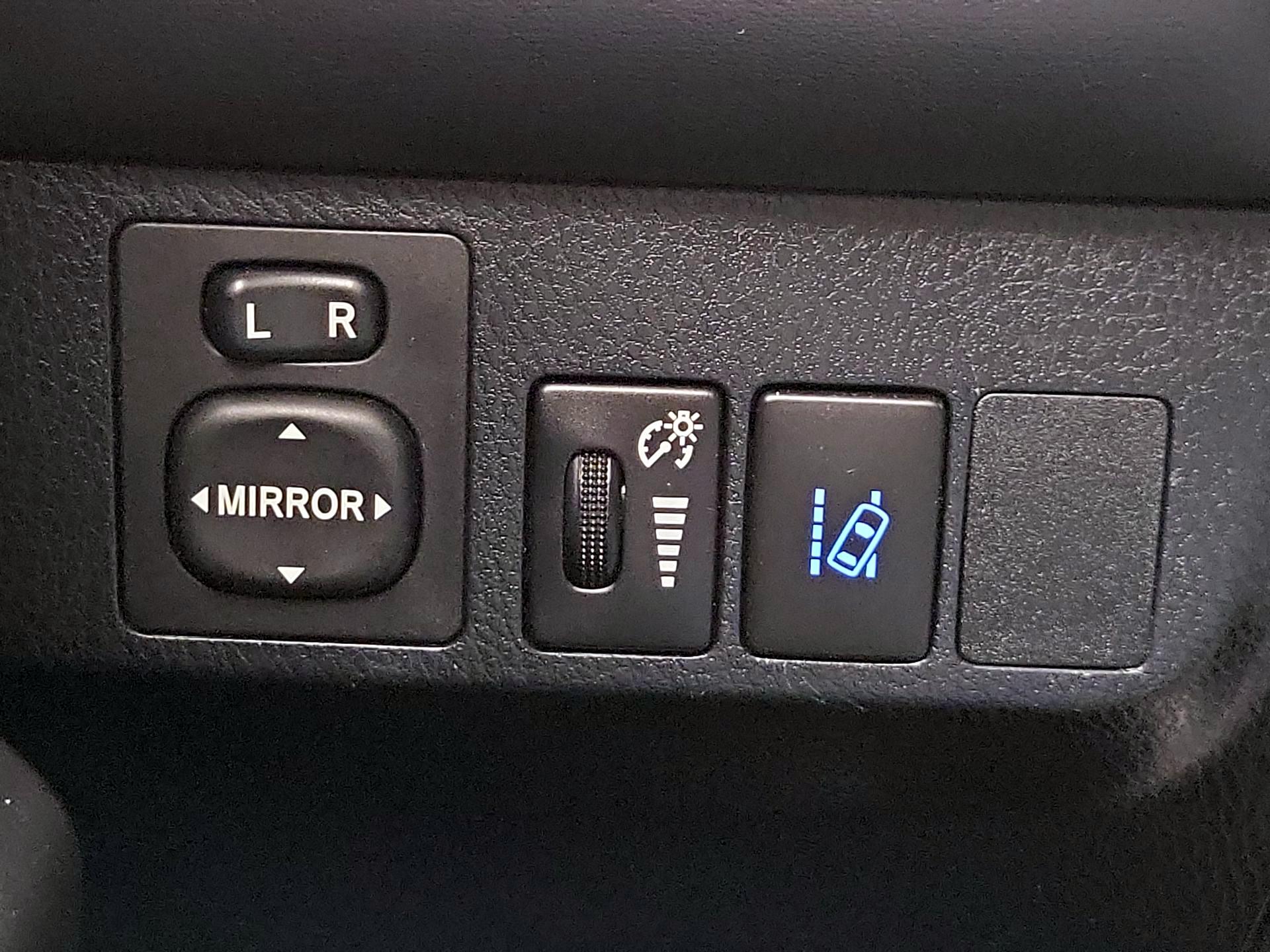 Thumbnail: 2017 Toyota RAV4 - 13