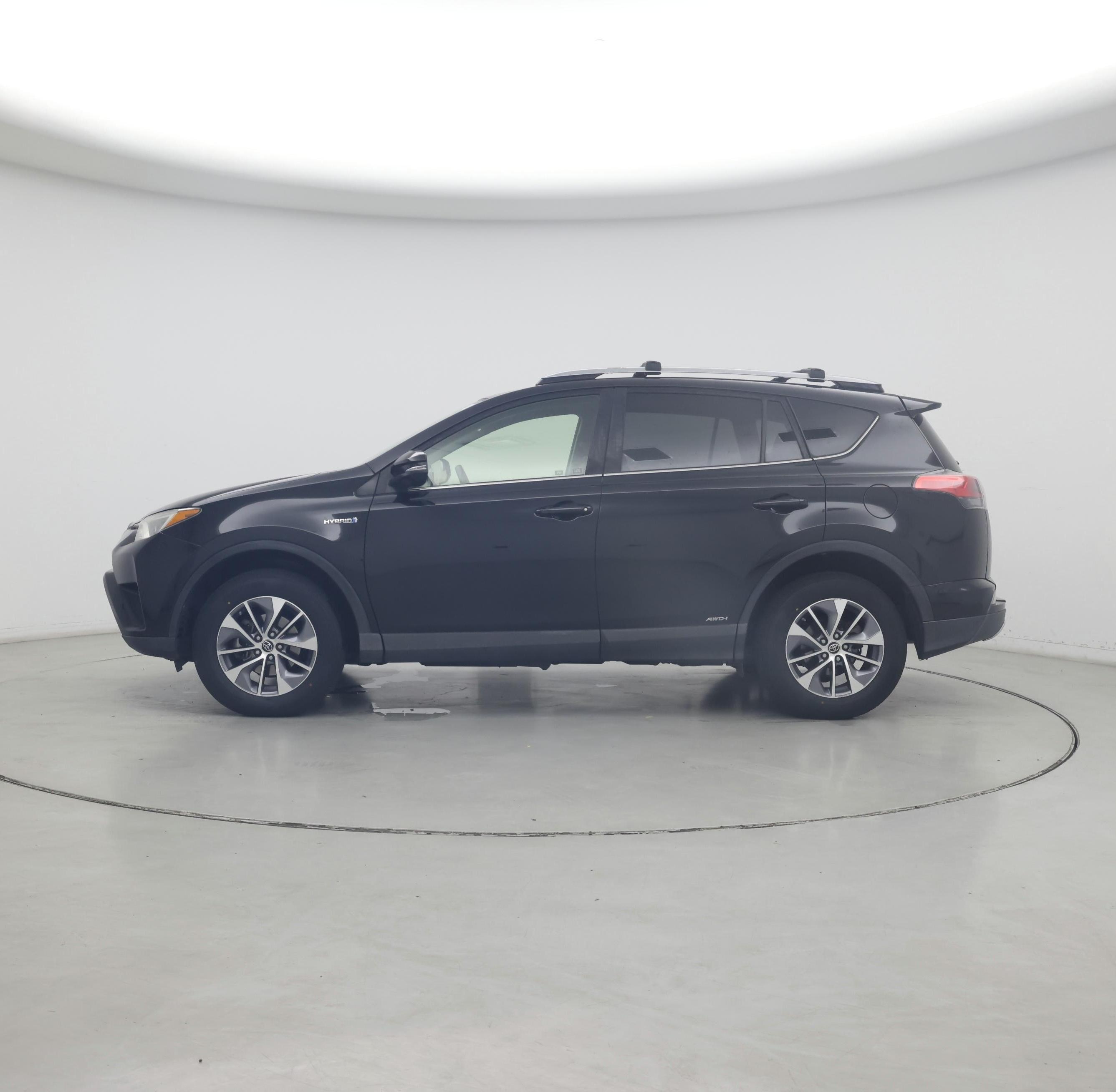 Thumbnail: 2017 Toyota RAV4 - 3
