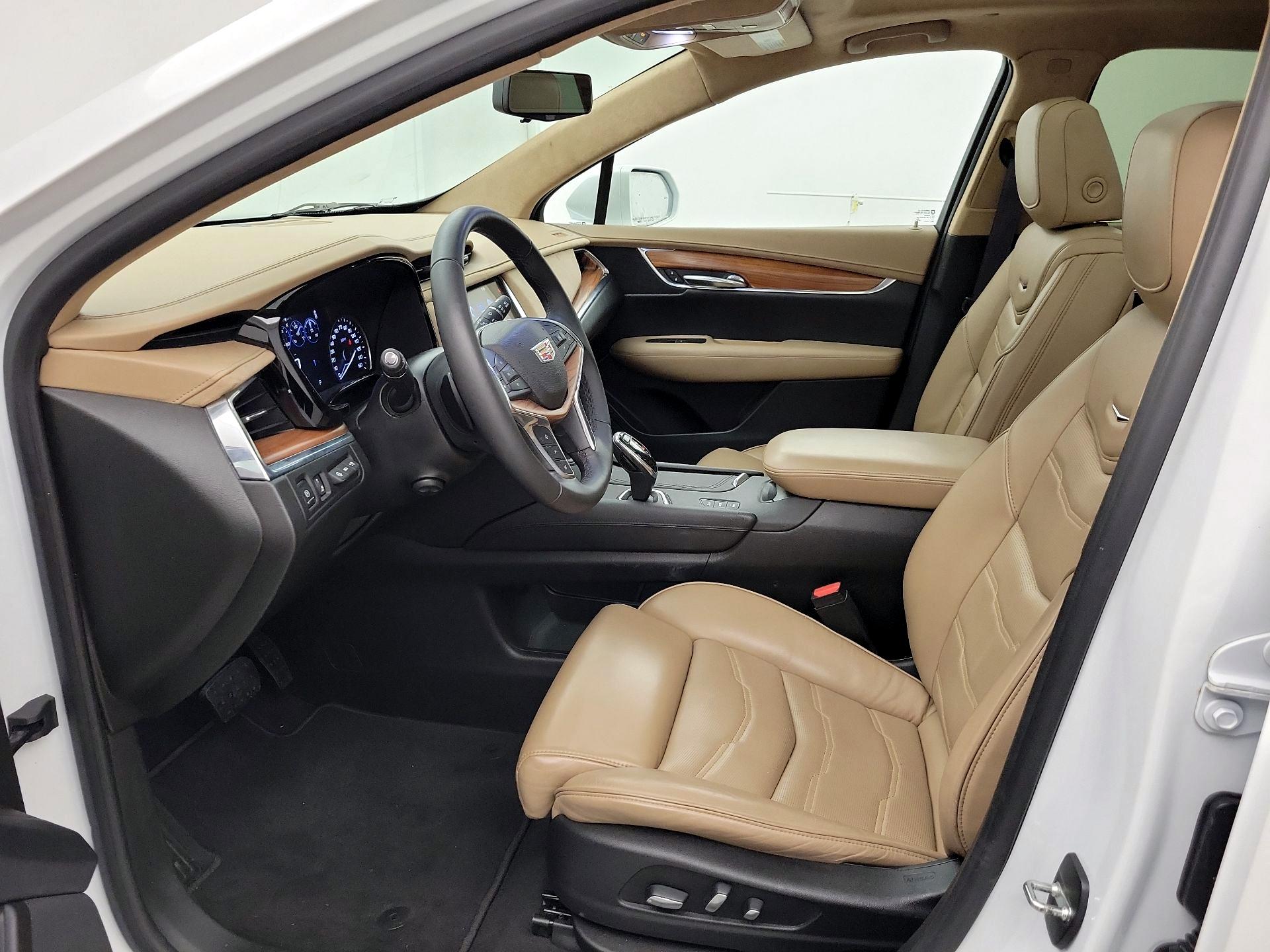 Thumbnail: 2017 Cadillac XT5 - 11