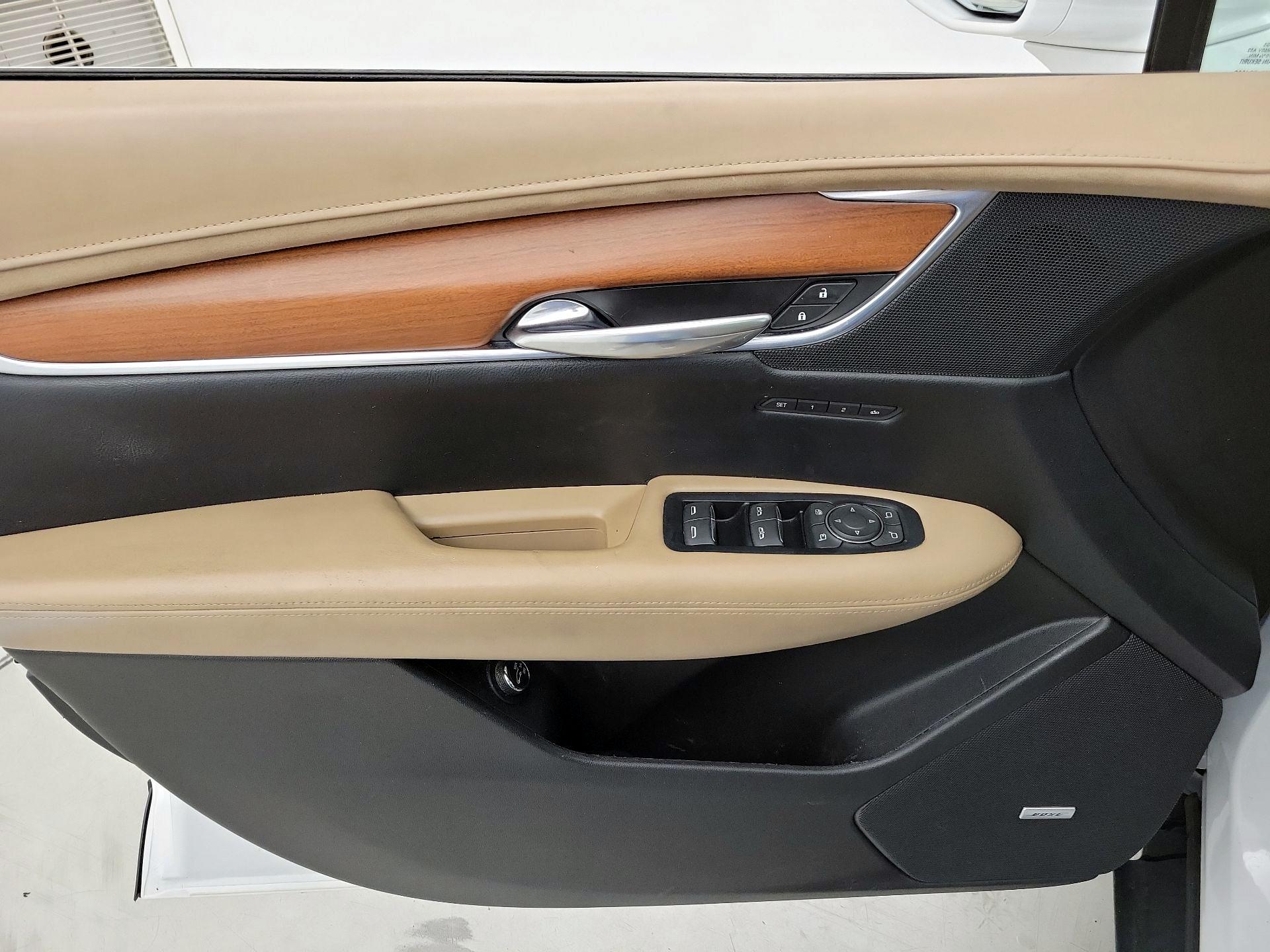 Thumbnail: 2017 Cadillac XT5 - 12