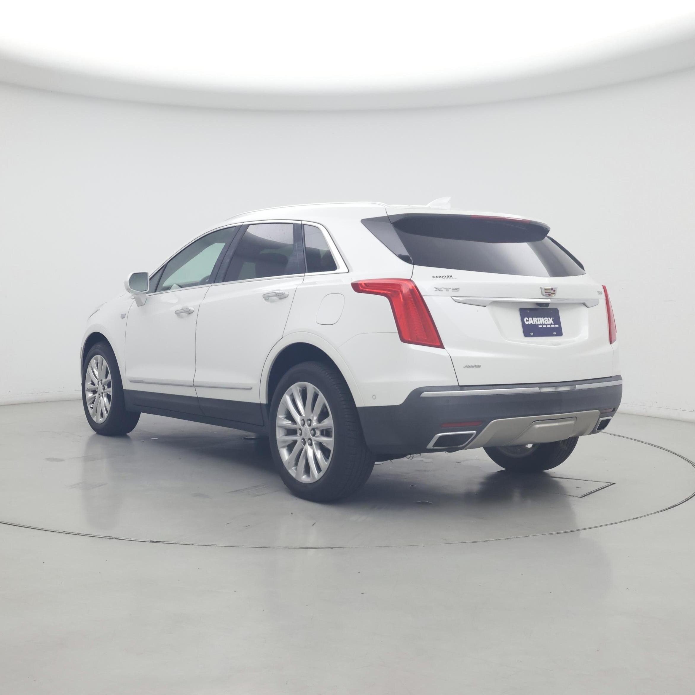 Thumbnail: 2017 Cadillac XT5 - 2
