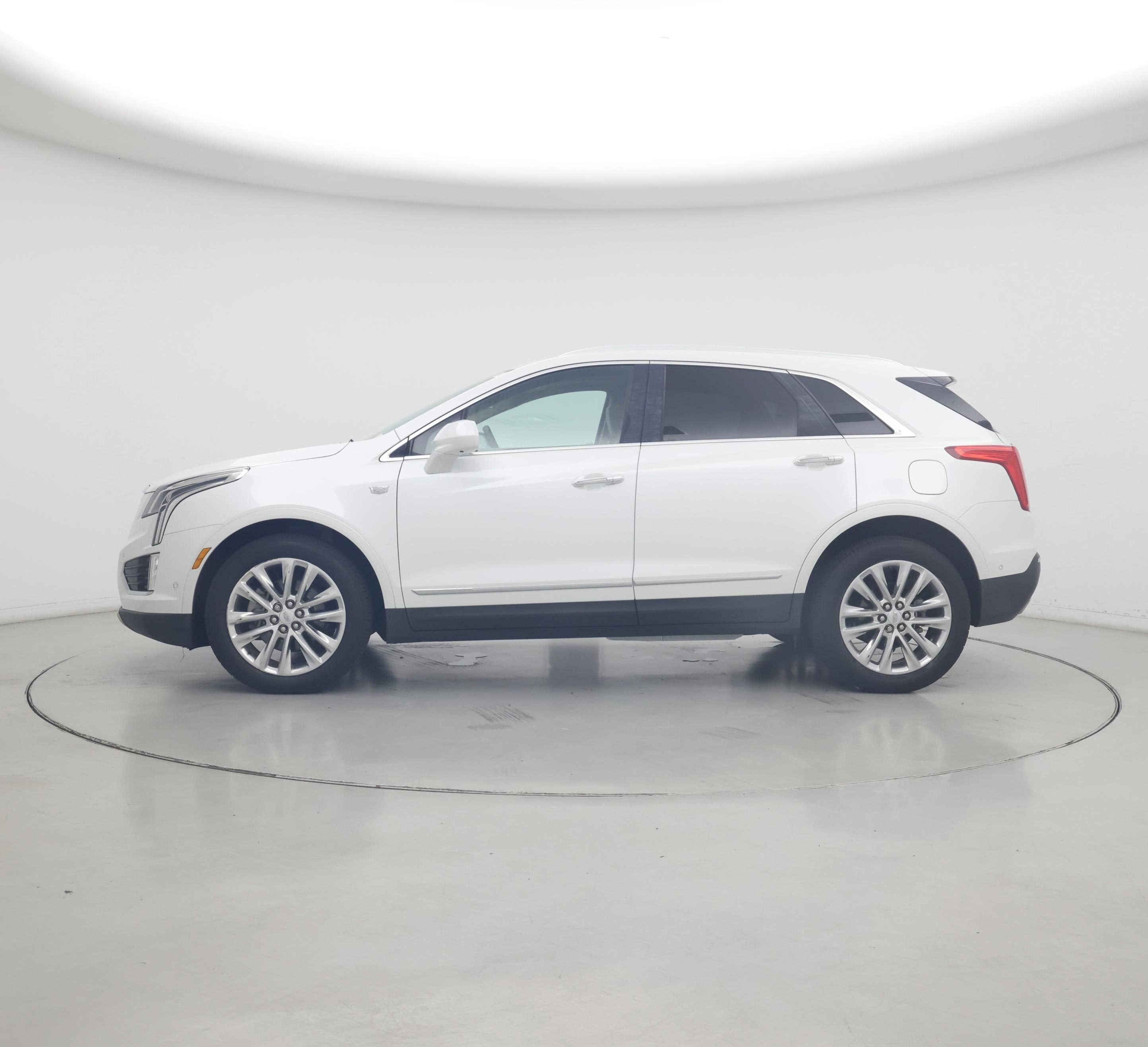Thumbnail: 2017 Cadillac XT5 - 3