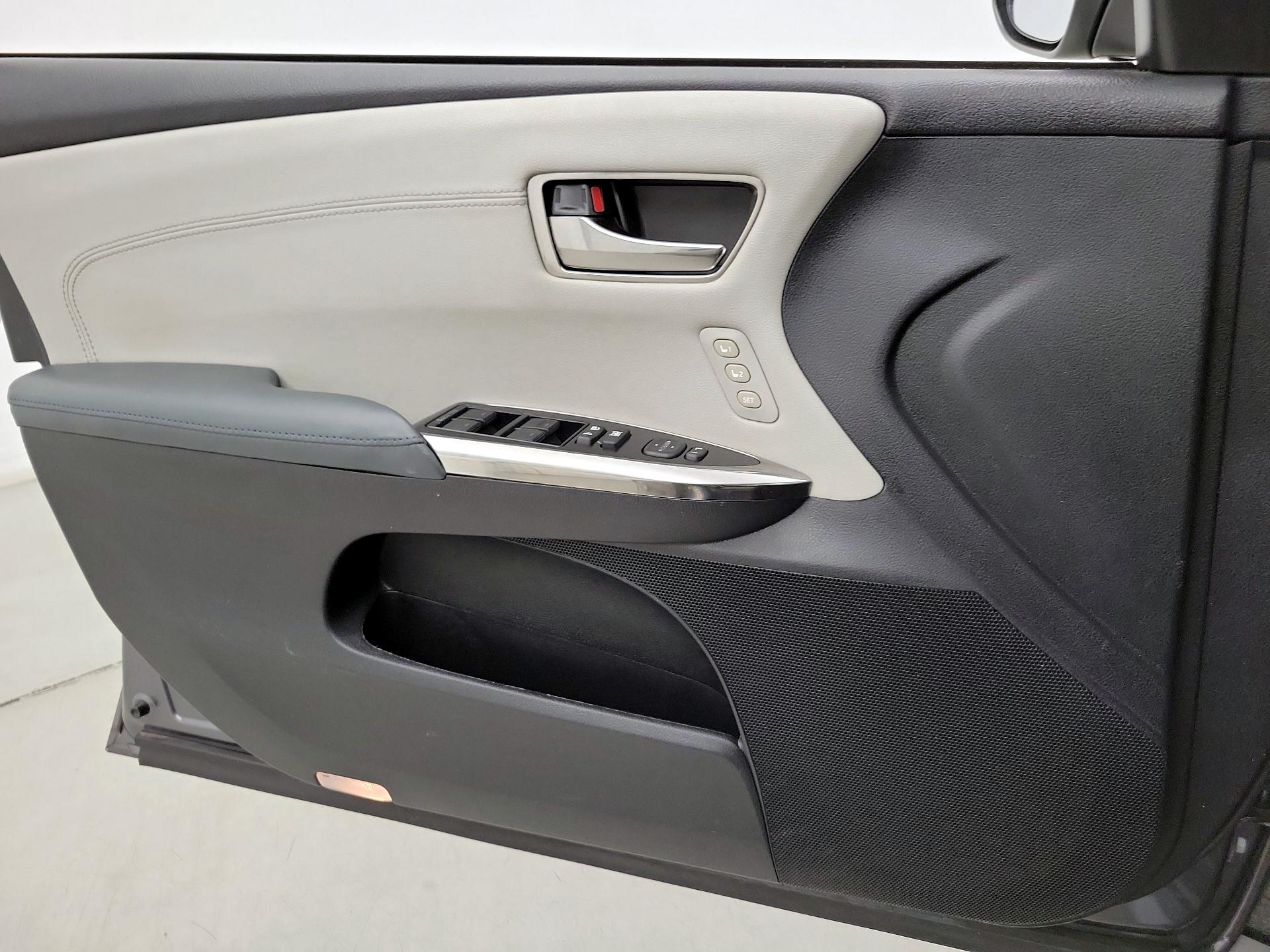 Thumbnail: 2014 Toyota Avalon - 12