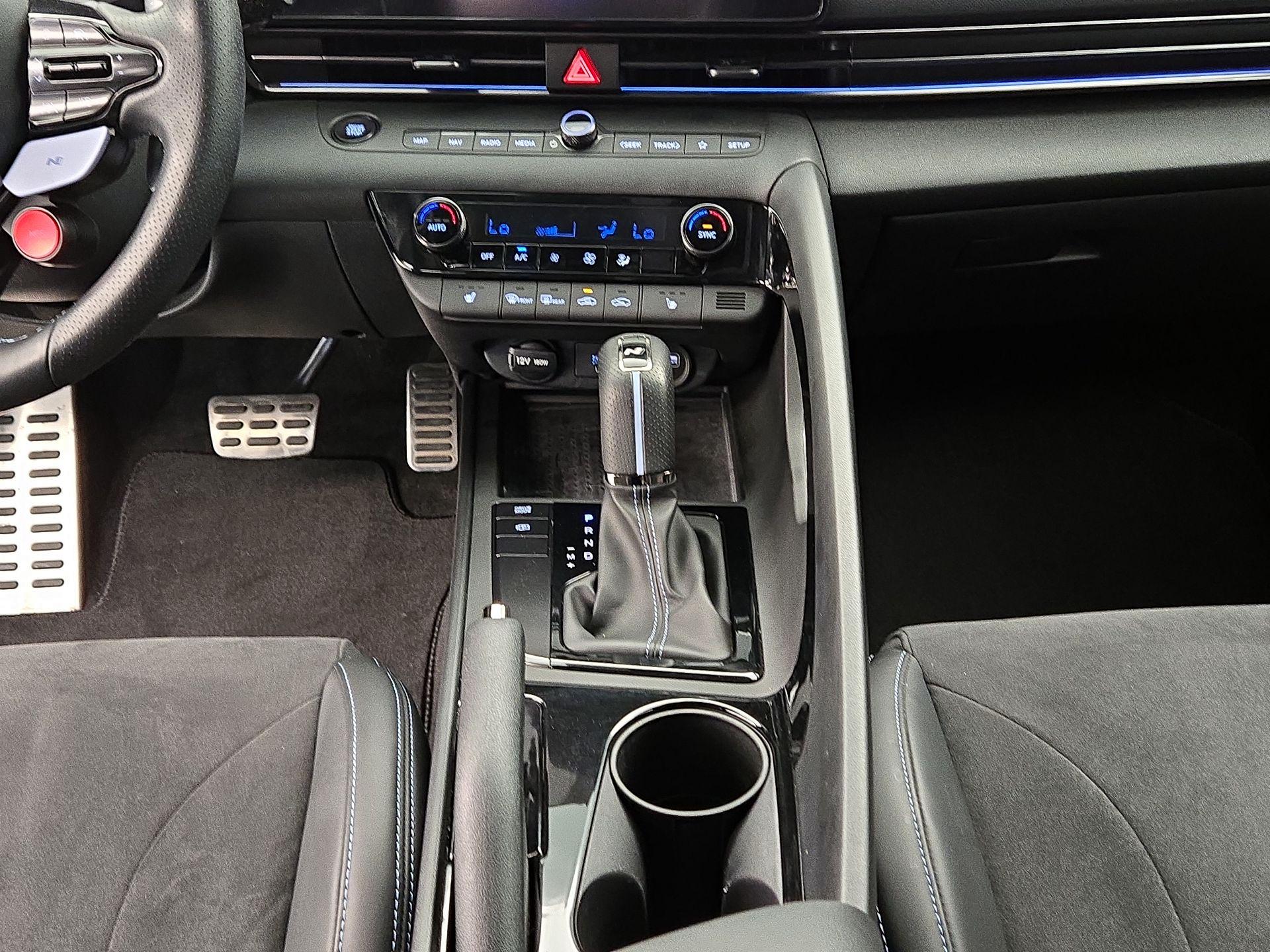 Thumbnail: 2022 Hyundai Elantra - 18