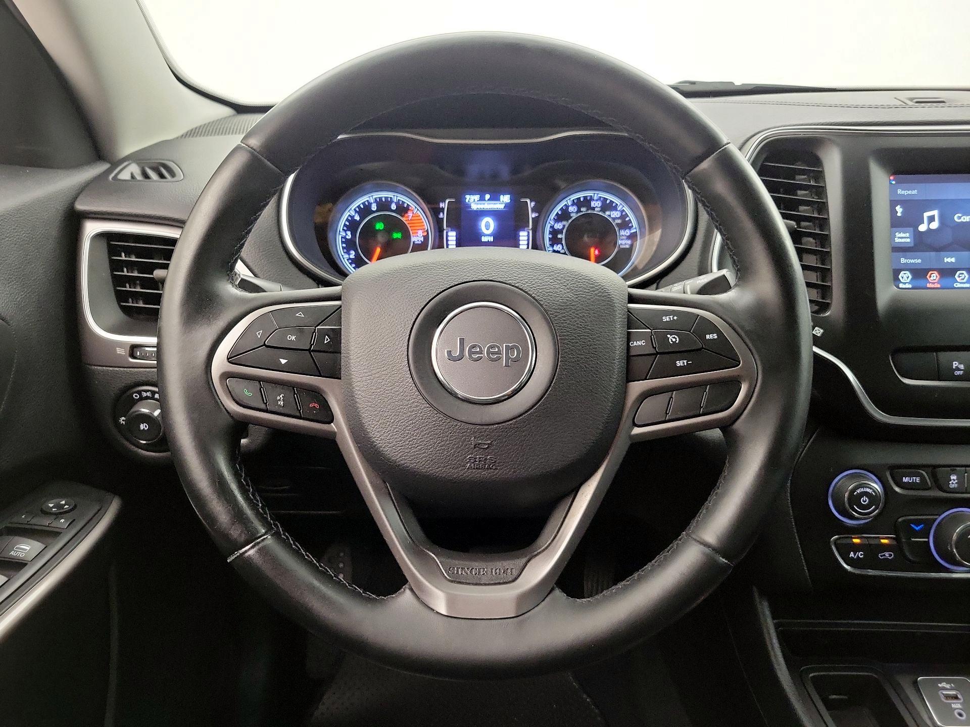 Thumbnail: 2019 Jeep Cherokee - 10