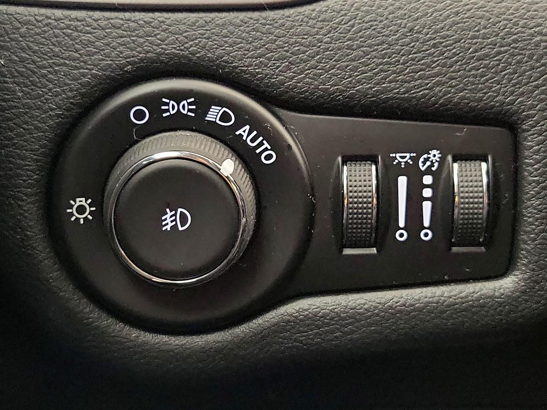 Thumbnail: 2019 Jeep Cherokee - 13