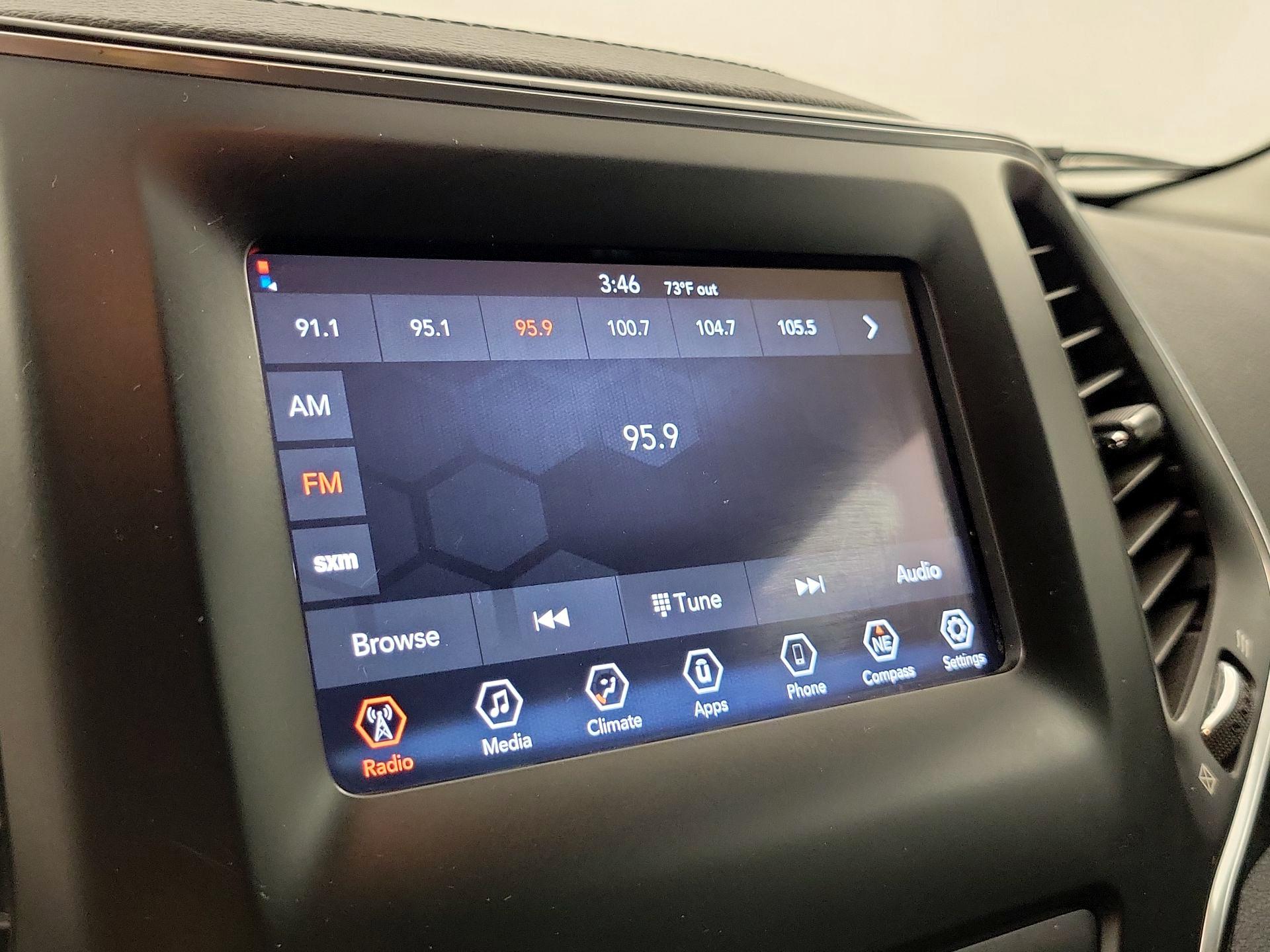 Thumbnail: 2019 Jeep Cherokee - 15