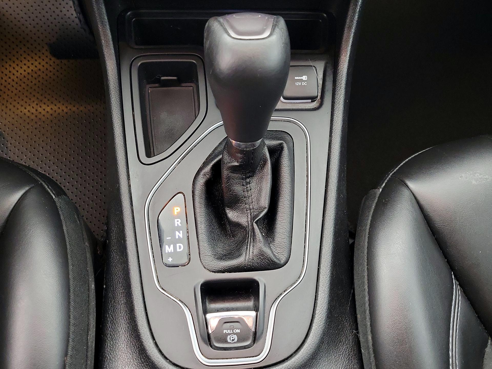 Thumbnail: 2019 Jeep Cherokee - 17