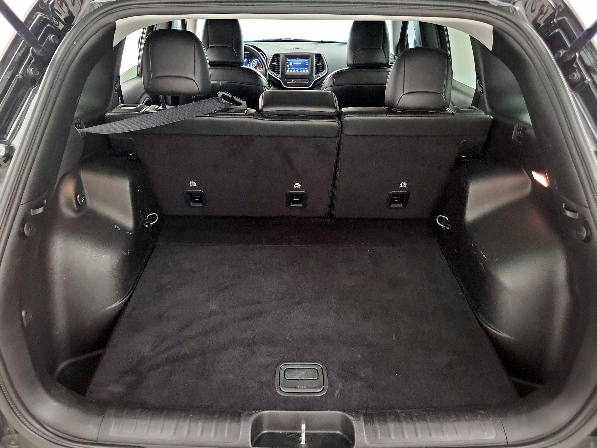 Thumbnail: 2019 Jeep Cherokee - 20
