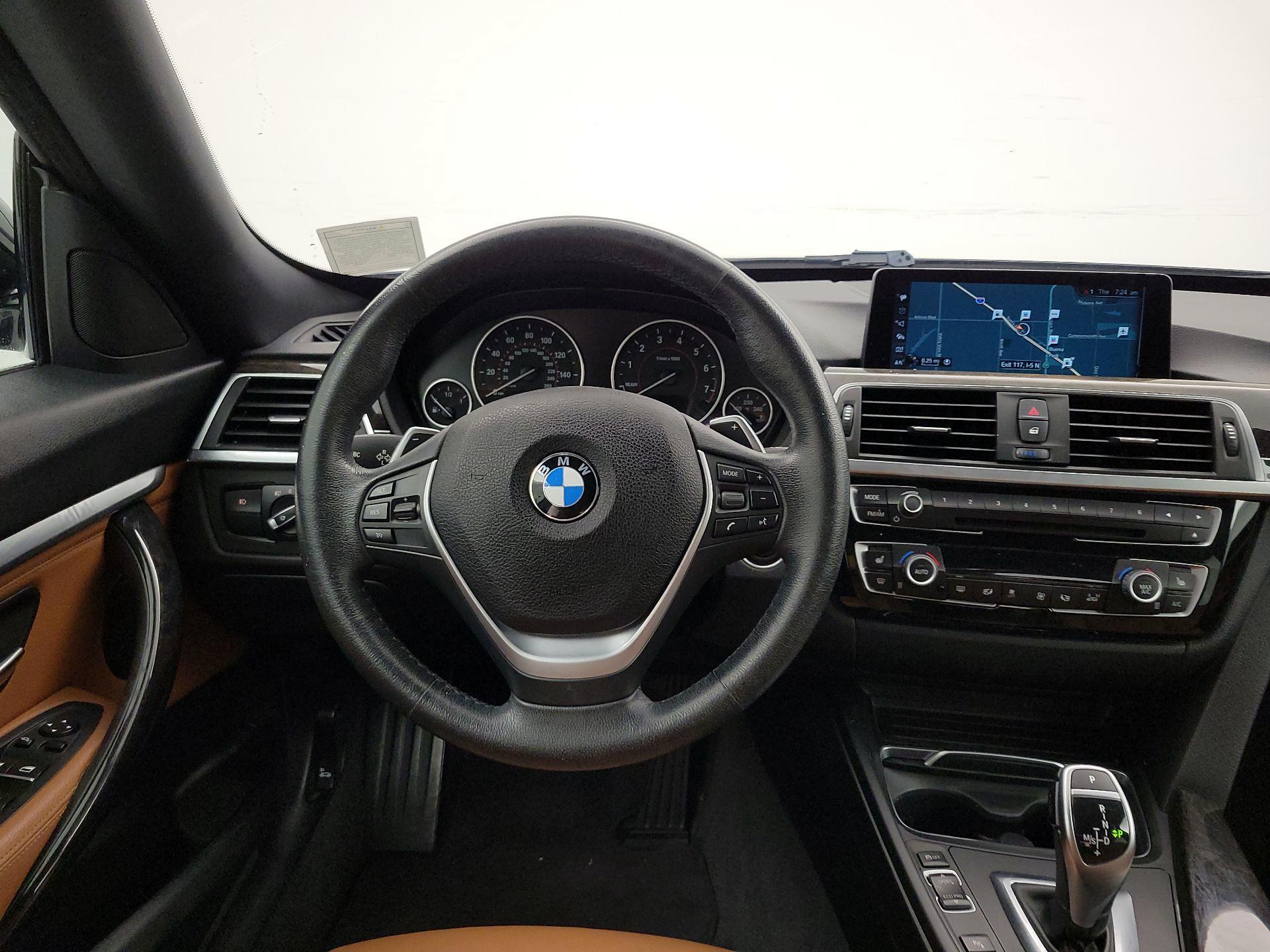 Thumbnail: 2017 BMW 3 Series - 10
