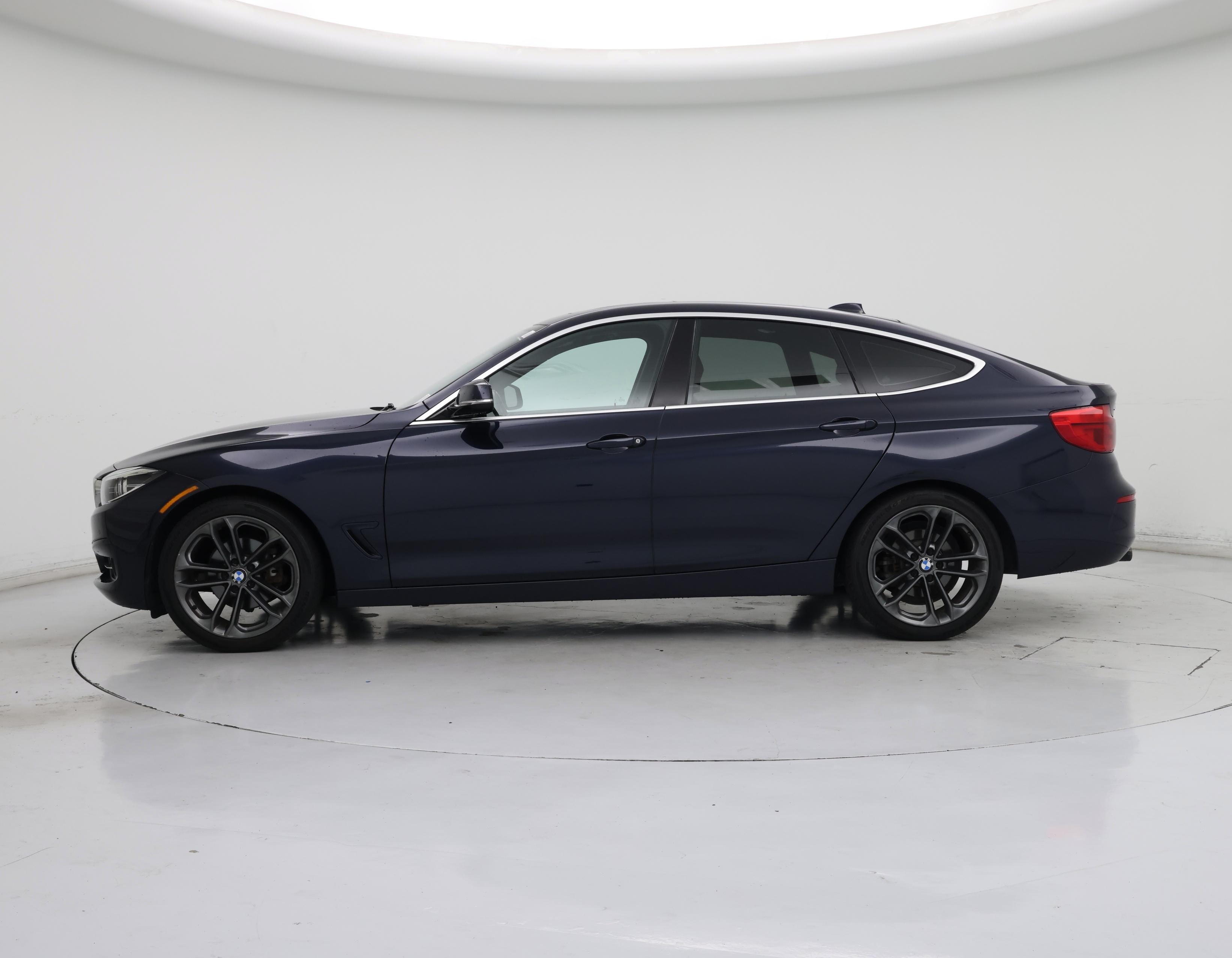 Thumbnail: 2017 BMW 3 Series - 3